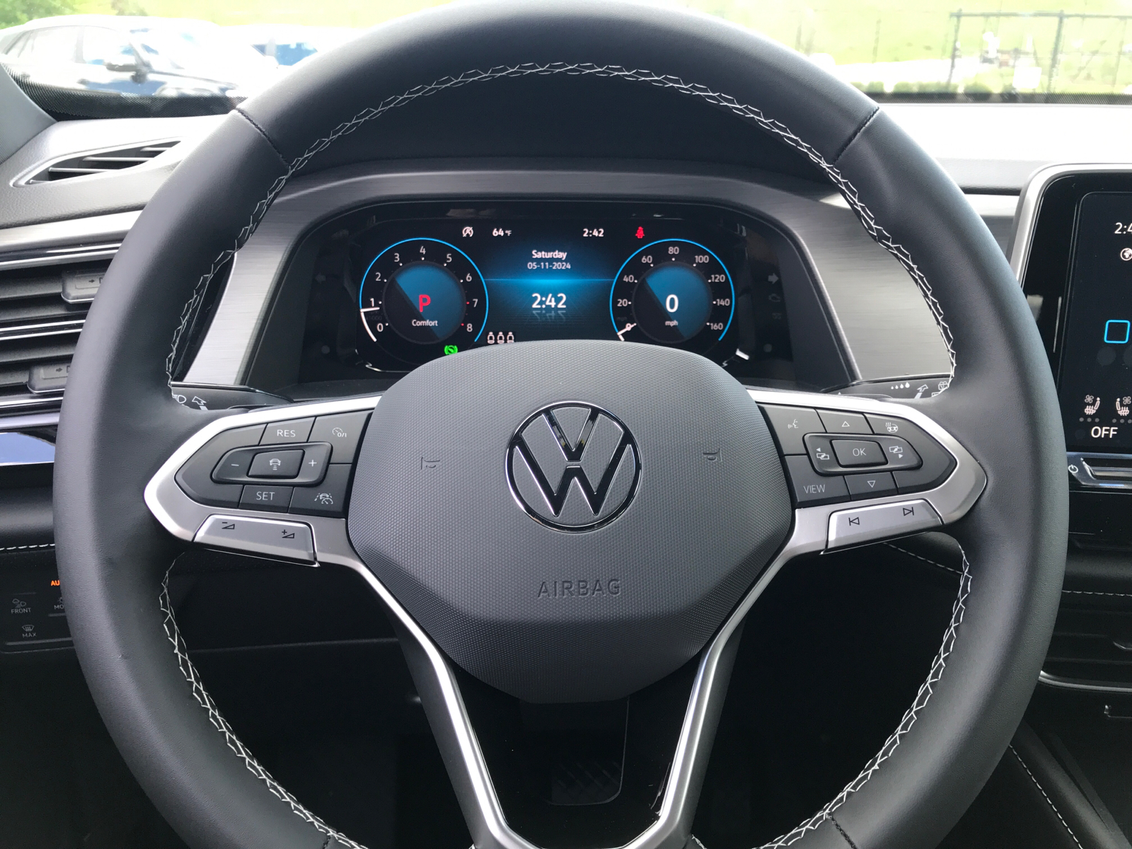2024 Volkswagen Atlas Cross Sport 2.0T SE w/Technology 11