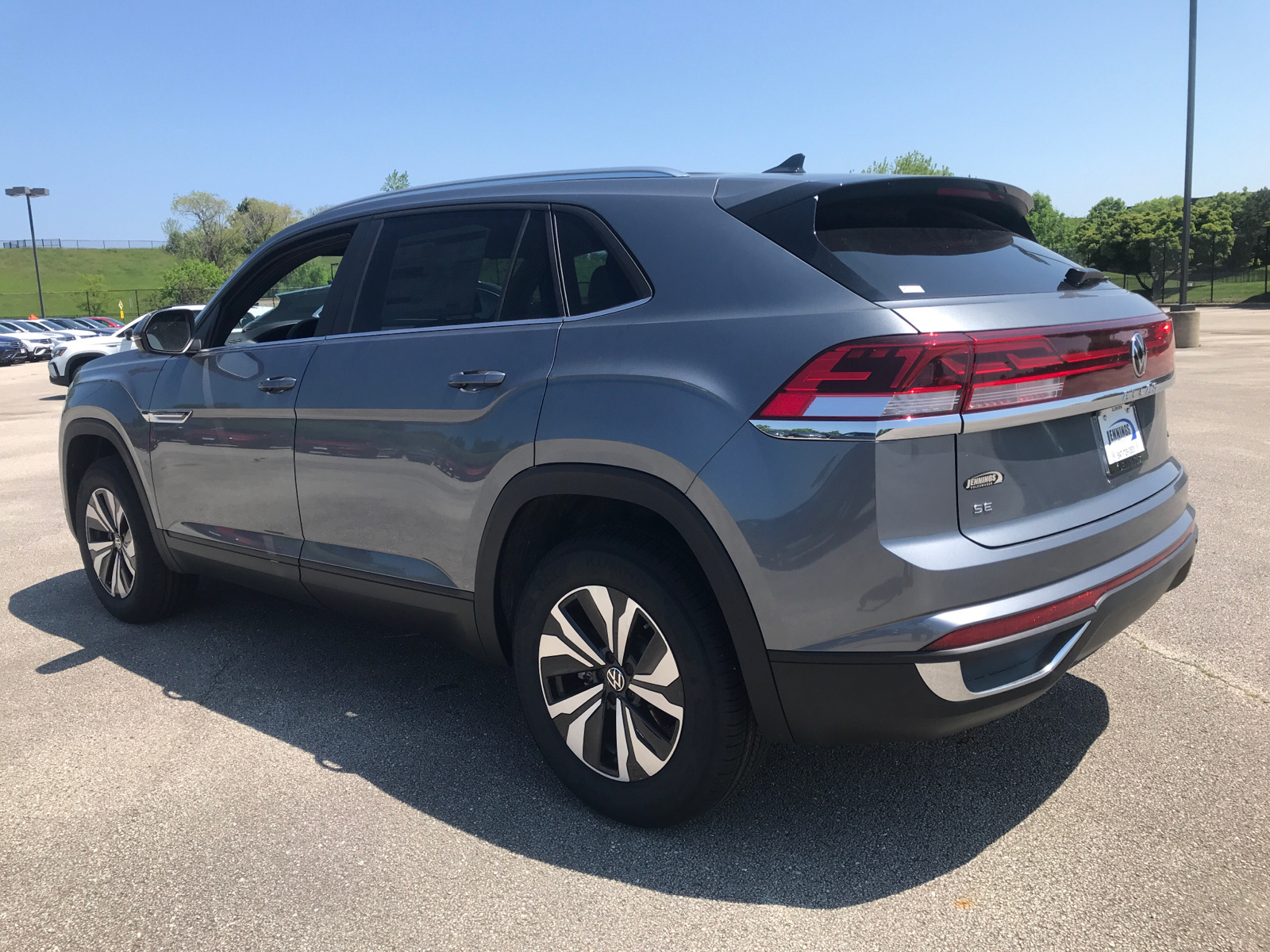 2024 Volkswagen Atlas Cross Sport 2.0T SE 4