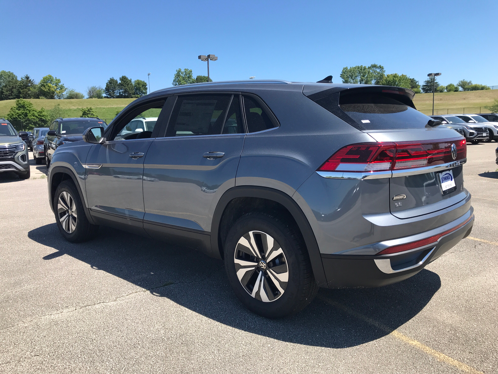 2024 Volkswagen Atlas Cross Sport 2.0T SE 4