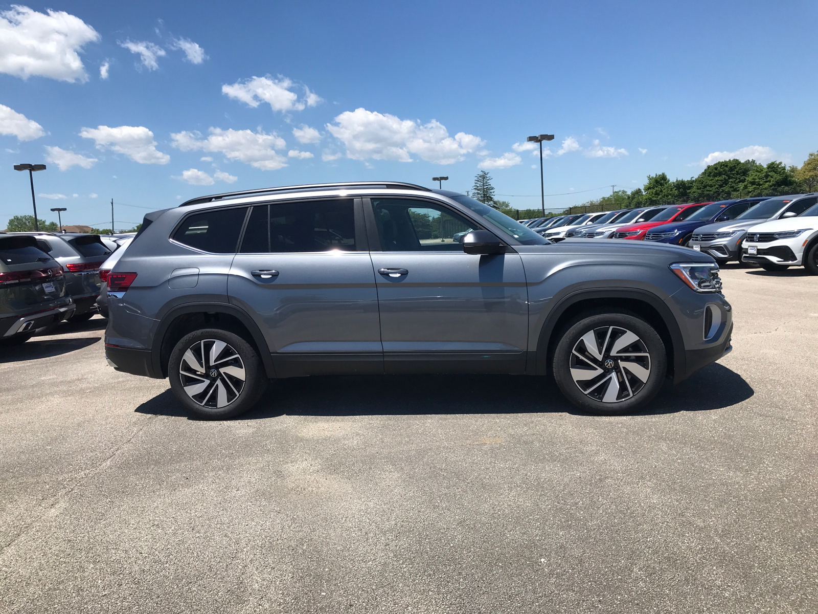 2024 Volkswagen Atlas 2.0T SE w/Technology 2