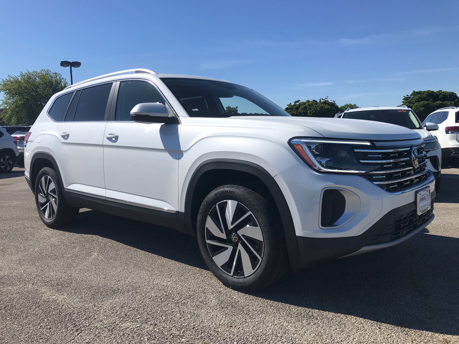 2024 Volkswagen Atlas 2.0T SEL 1