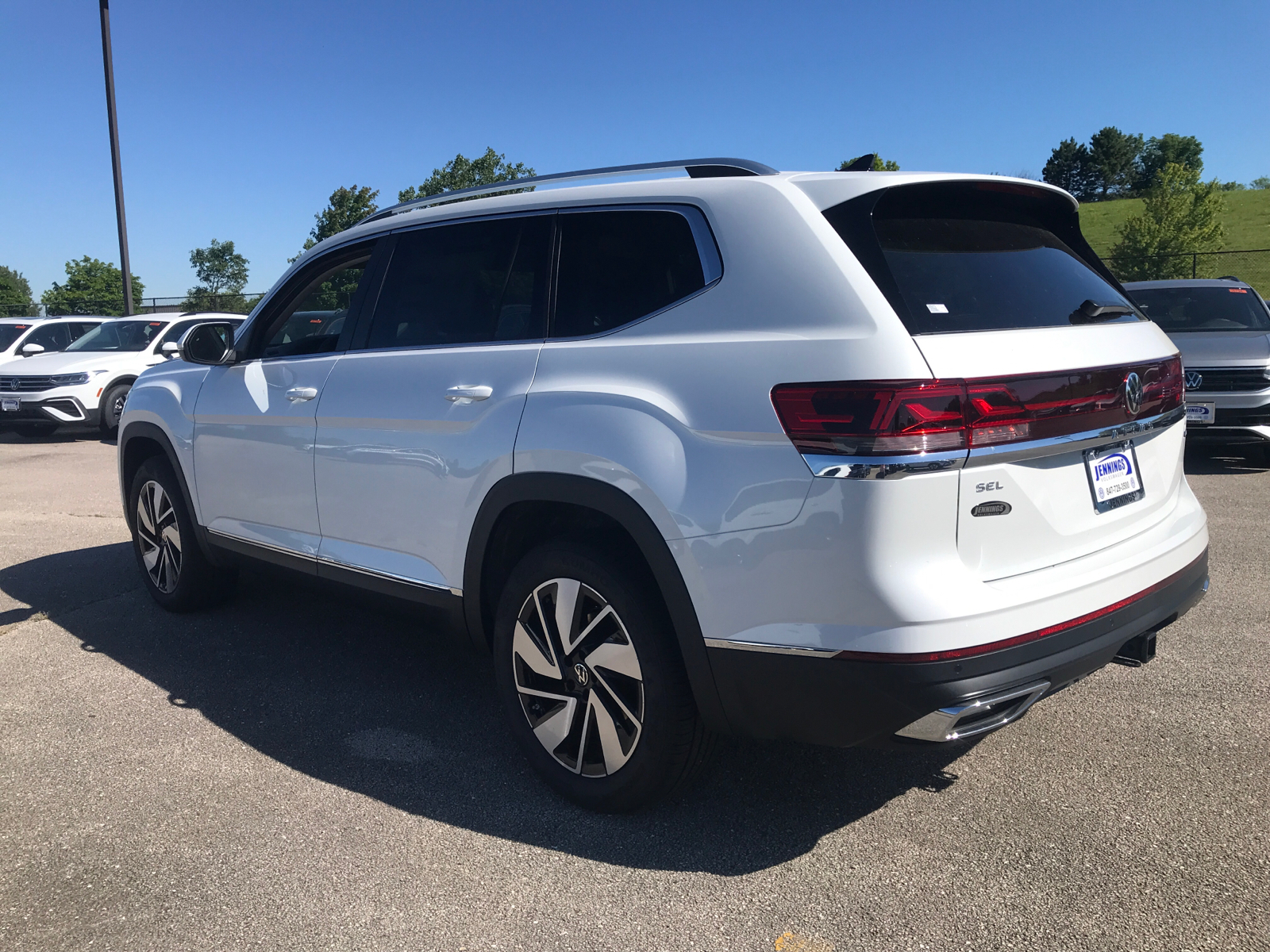 2024 Volkswagen Atlas 2.0T SEL 4