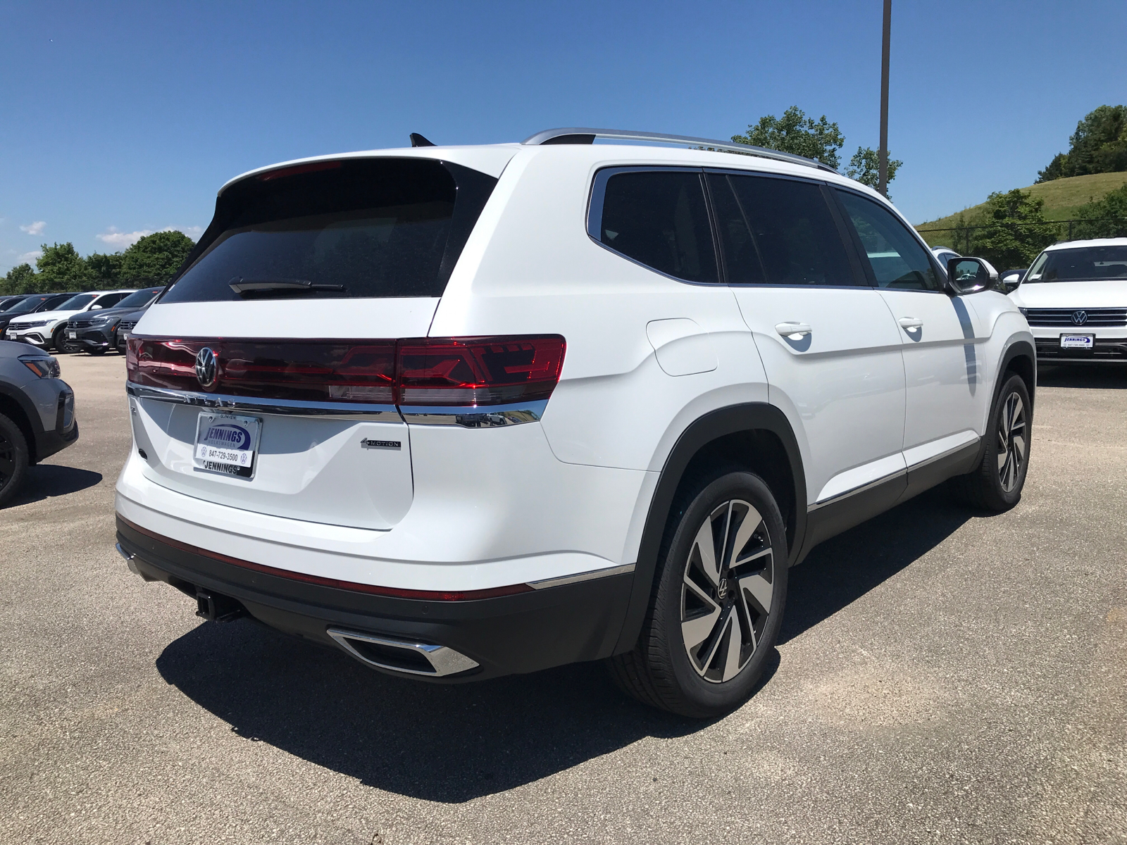 2024 Volkswagen Atlas 2.0T SEL 3