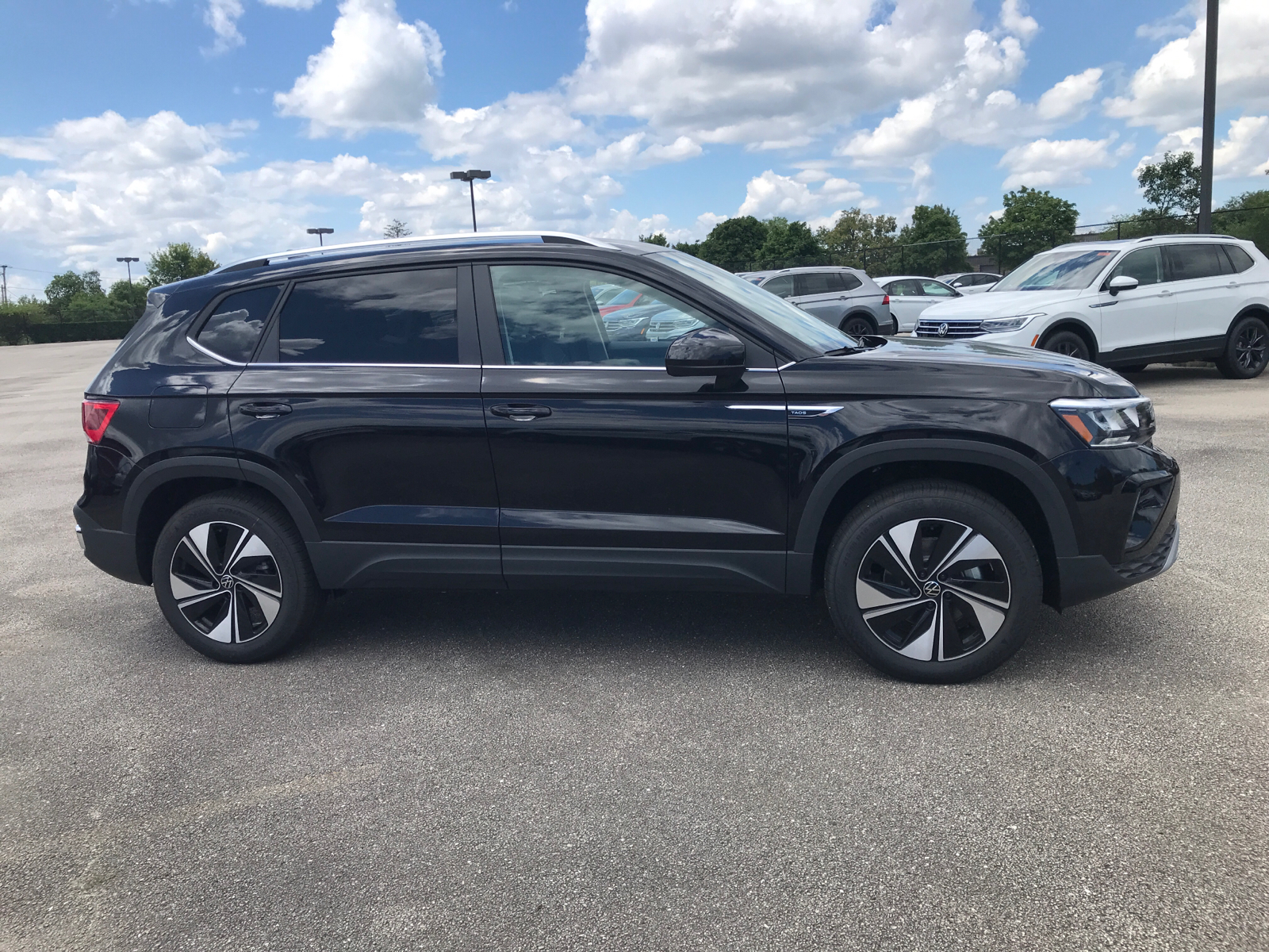 2024 Volkswagen Taos SE 2