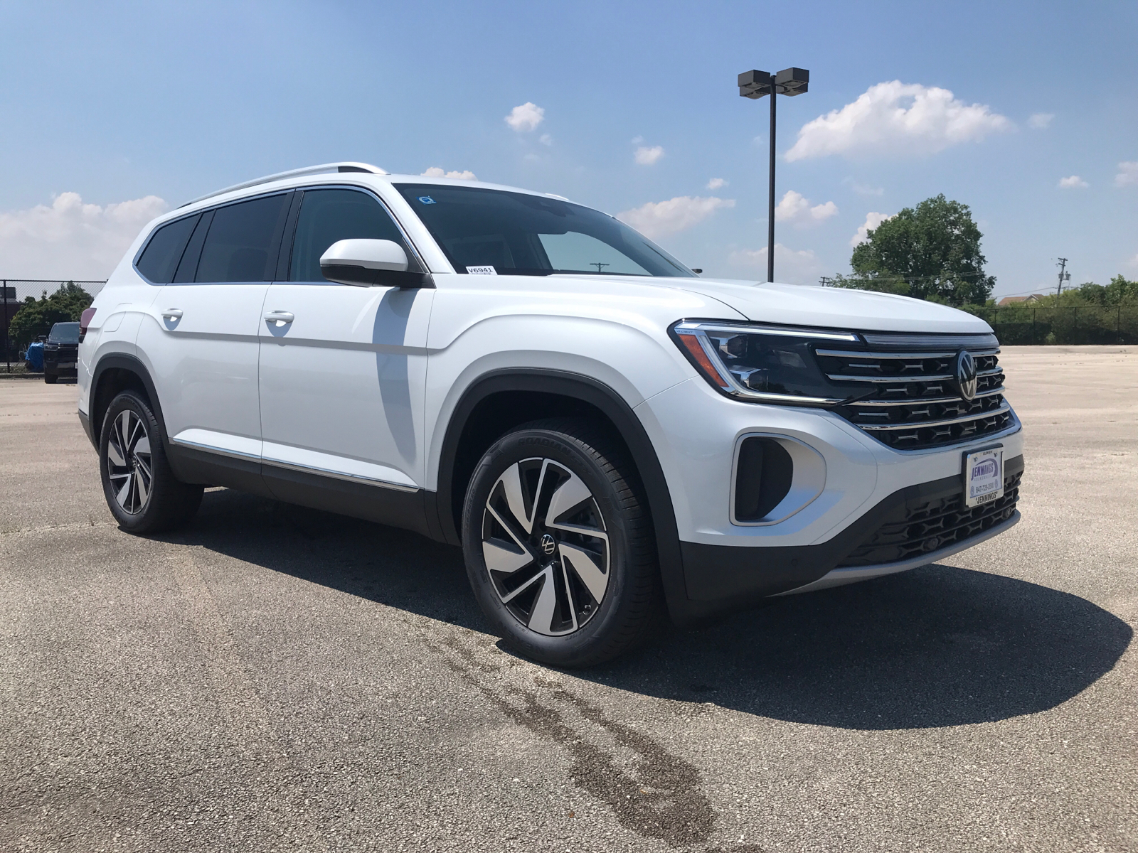 2024 Volkswagen Atlas 2.0T SEL 1