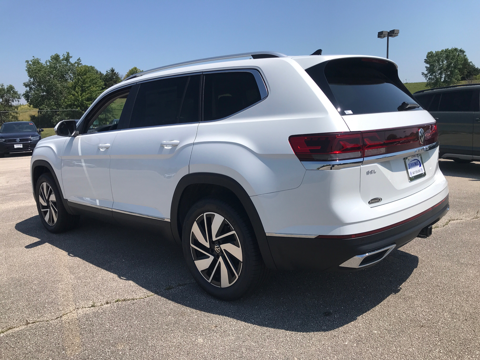 2024 Volkswagen Atlas 2.0T SEL 4