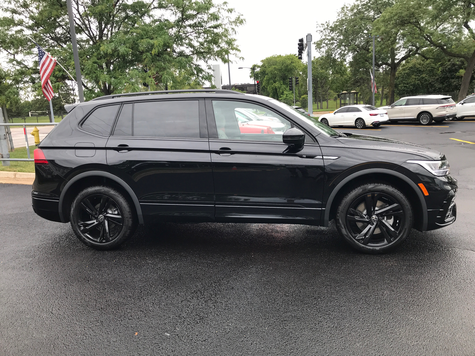 2024 Volkswagen Tiguan SE R-Line Black 4Motion 2