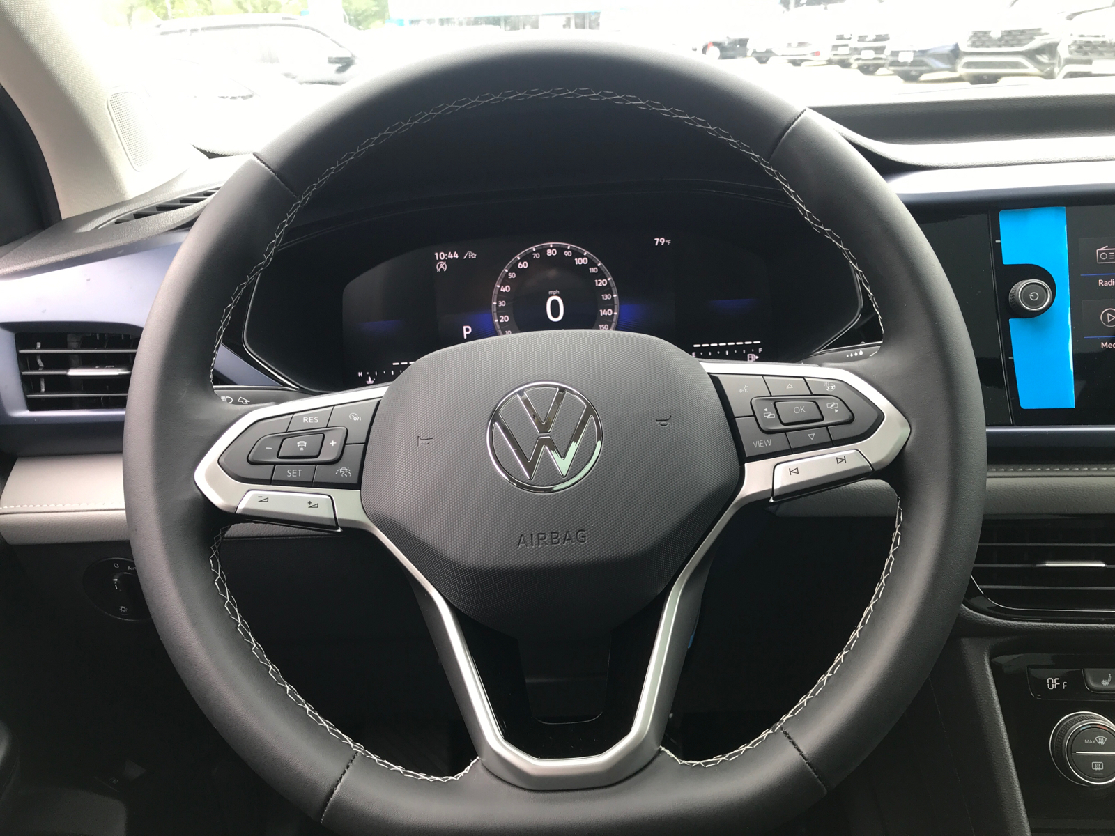 2024 Volkswagen Taos SE 10