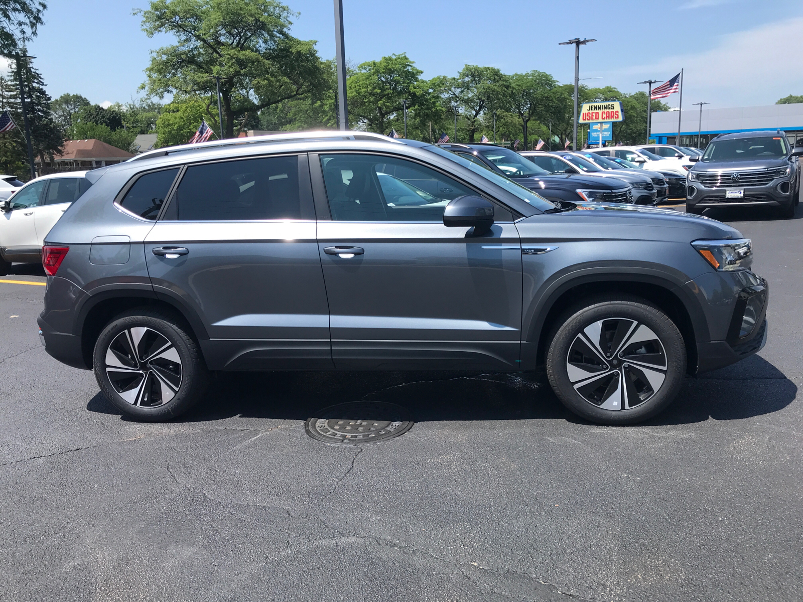 2024 Volkswagen Taos SE 2