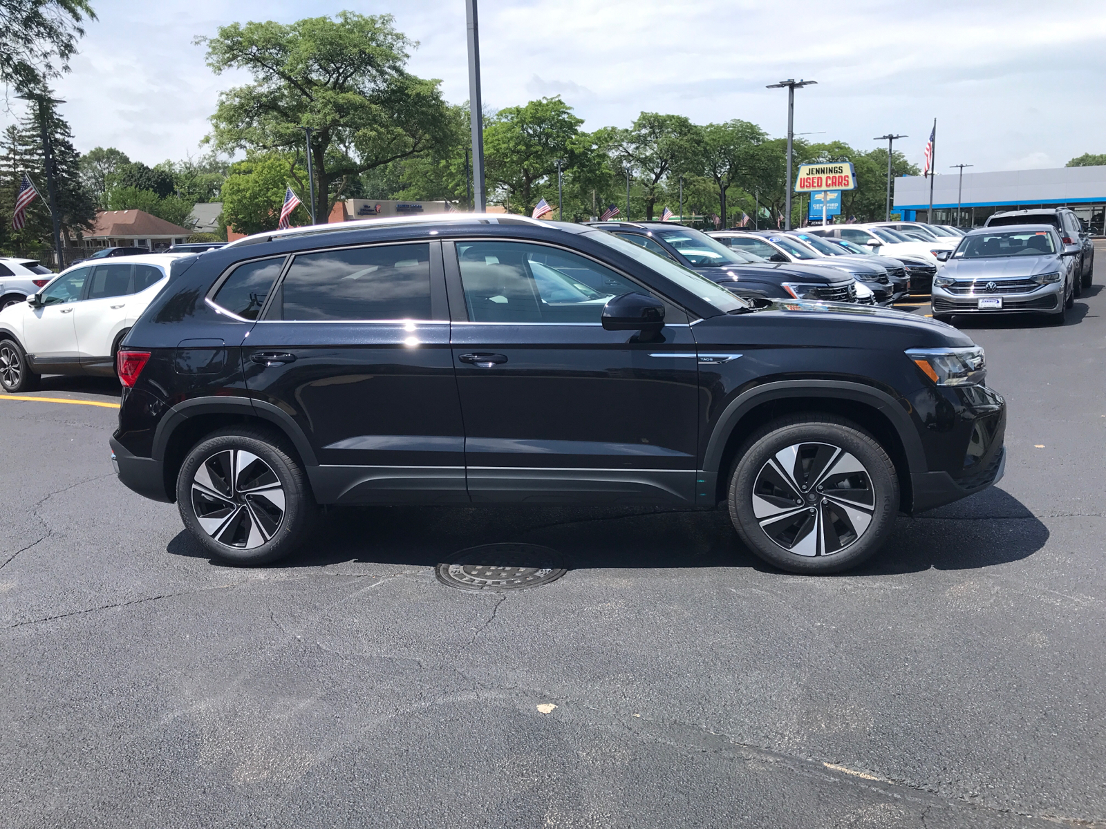 2024 Volkswagen Taos SE 2