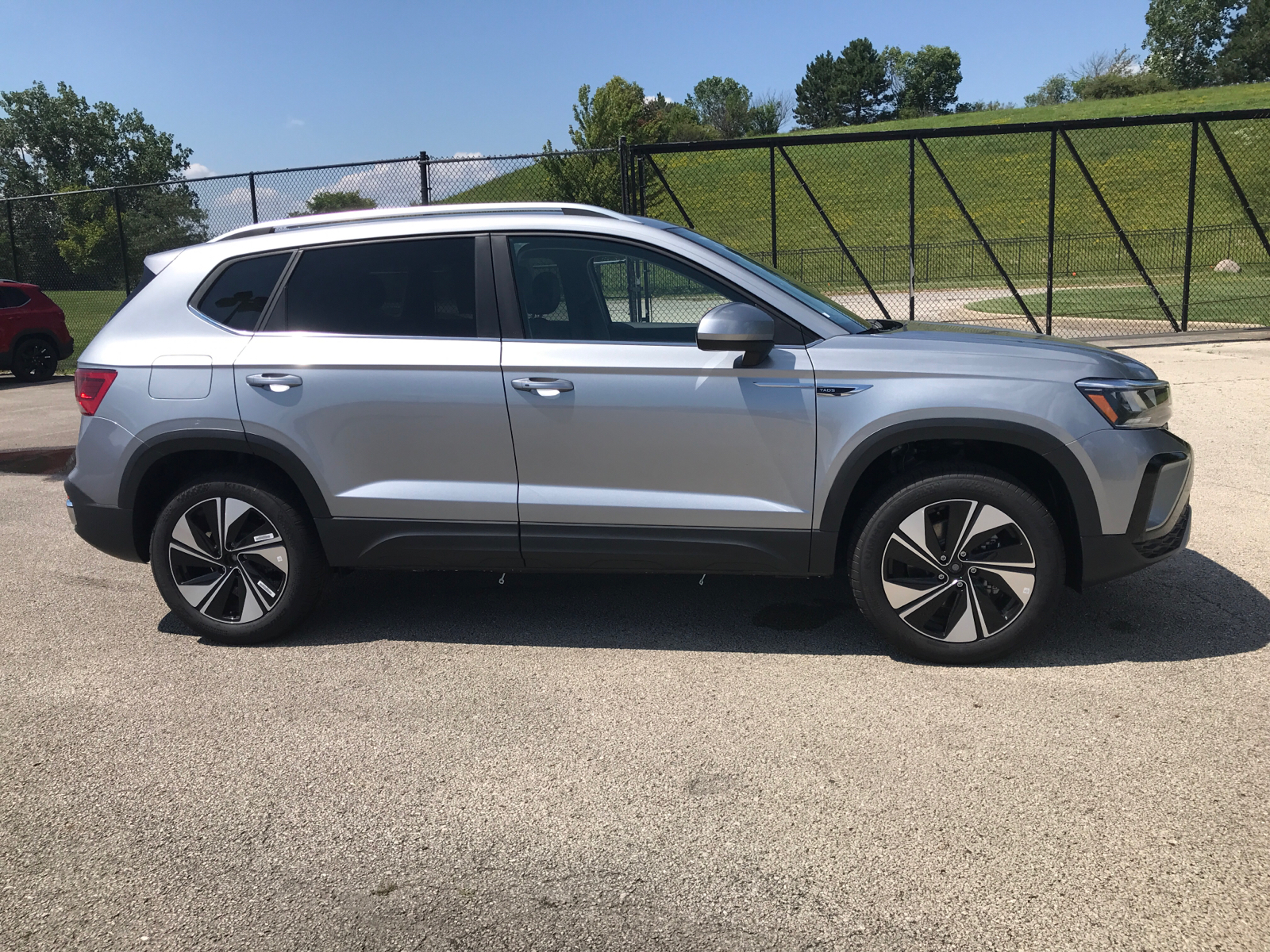 2024 Volkswagen Taos SE 2