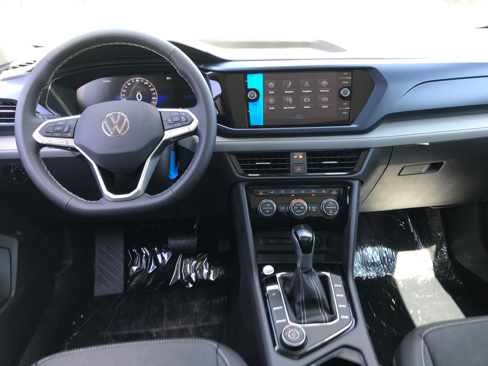 2024 Volkswagen Taos SE 6