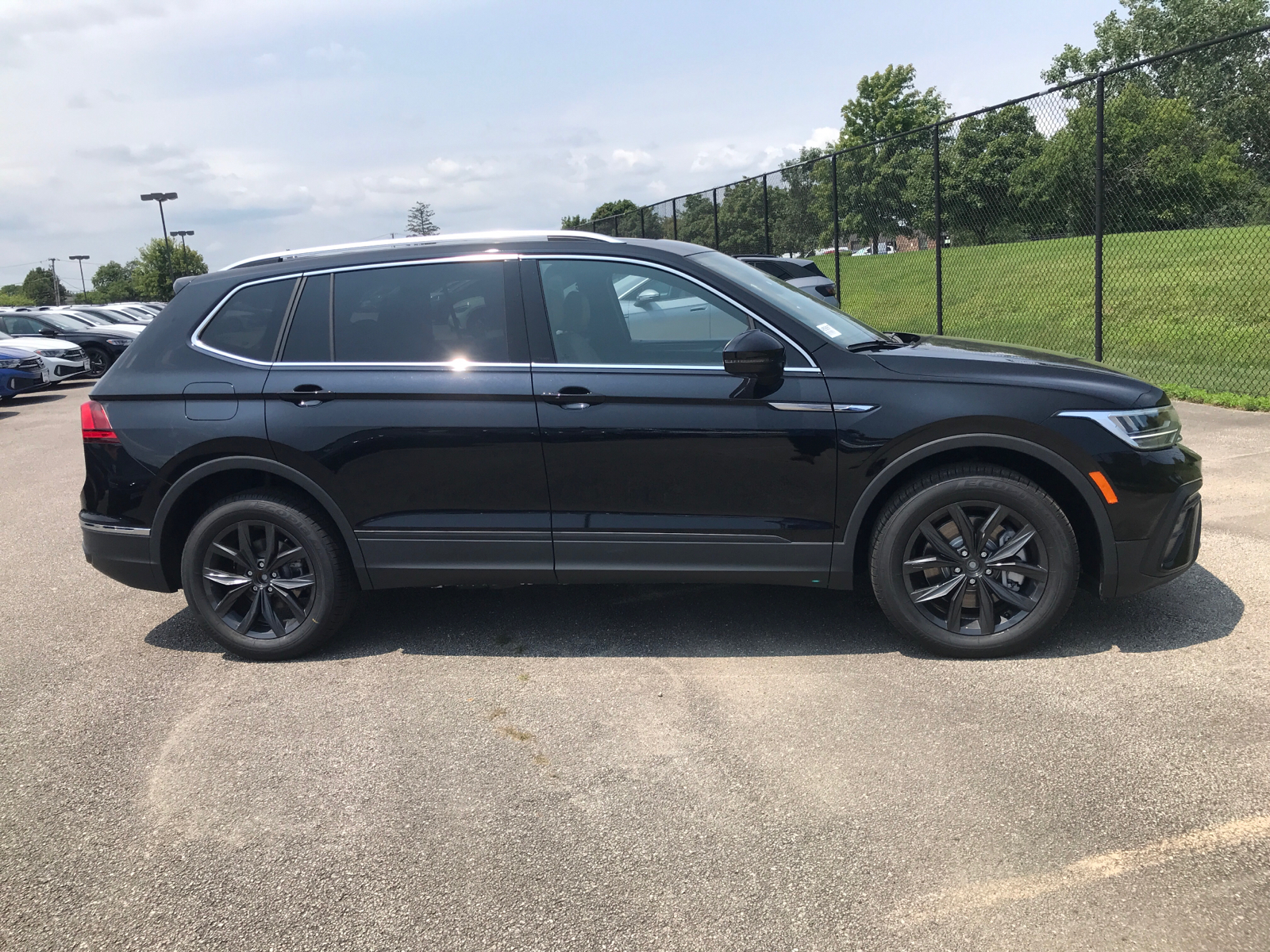 2024 Volkswagen Tiguan SE 2