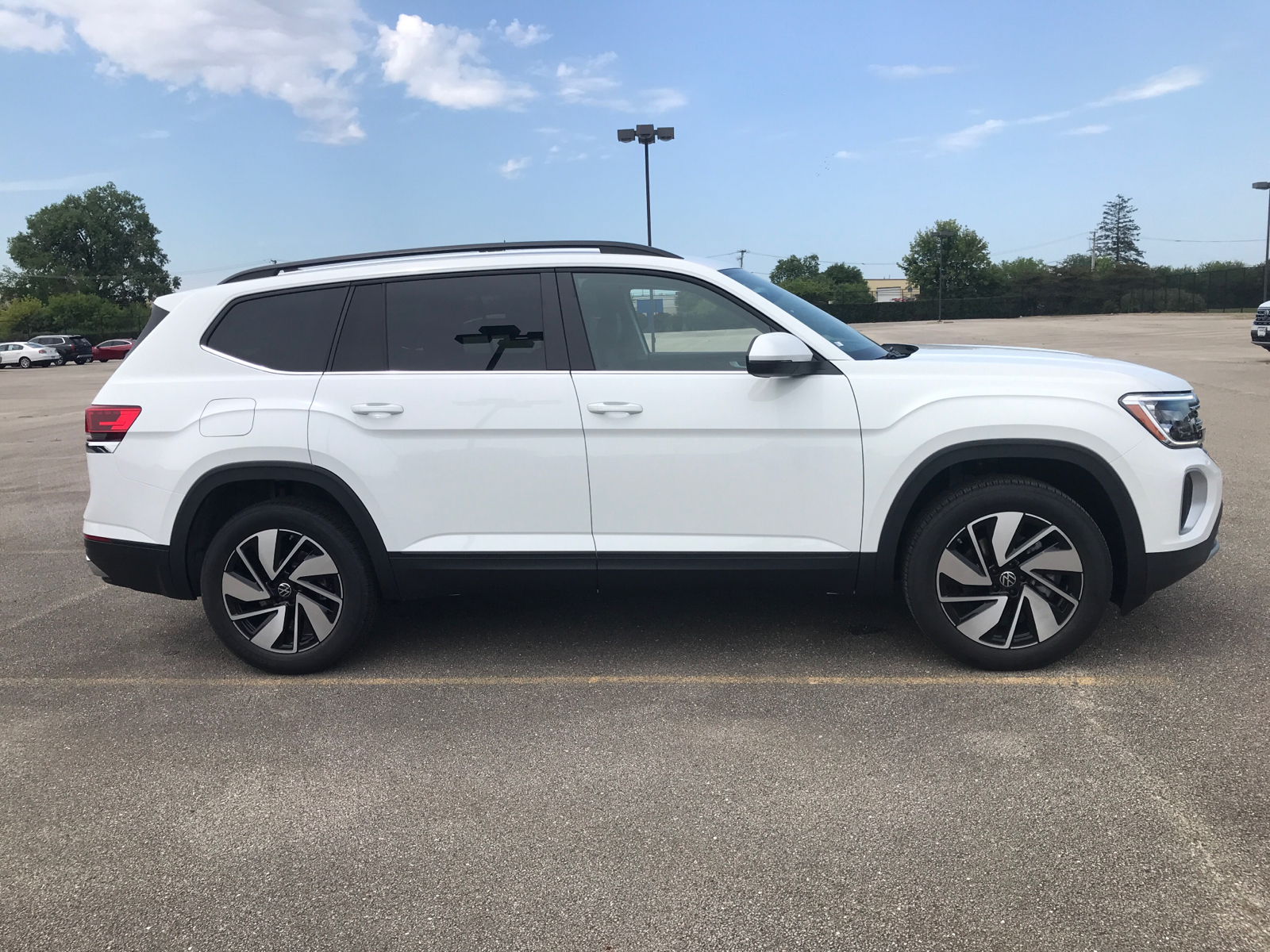 2024 Volkswagen Atlas 2.0T SE w/Technology 2