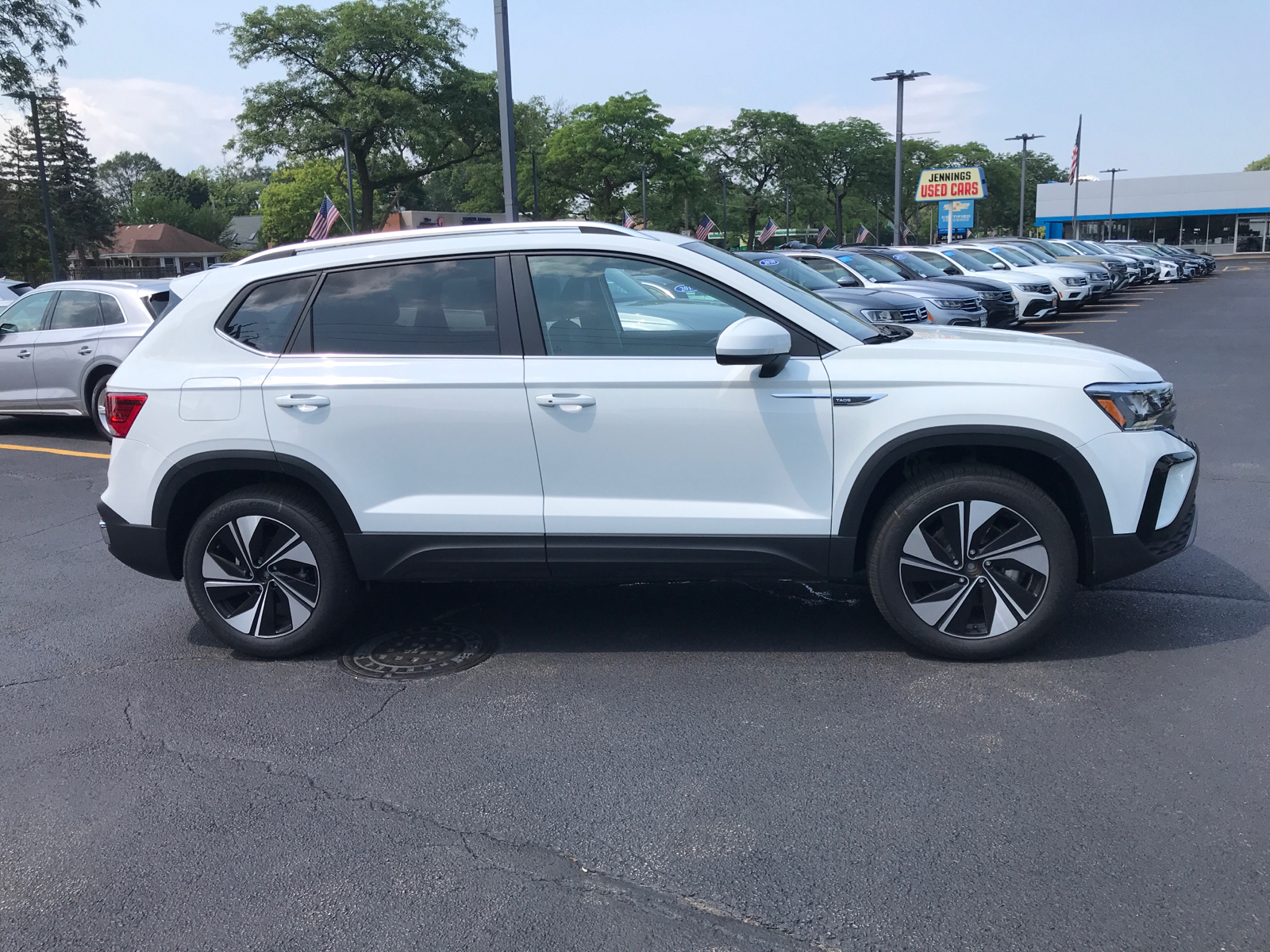 2024 Volkswagen Taos SE 2