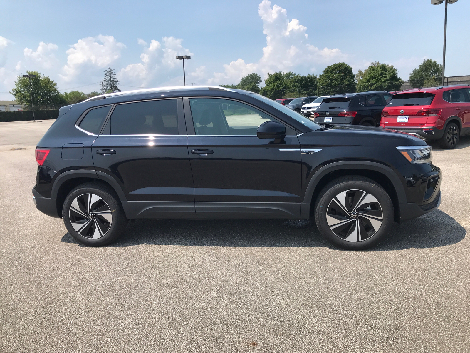 2024 Volkswagen Taos SE 2