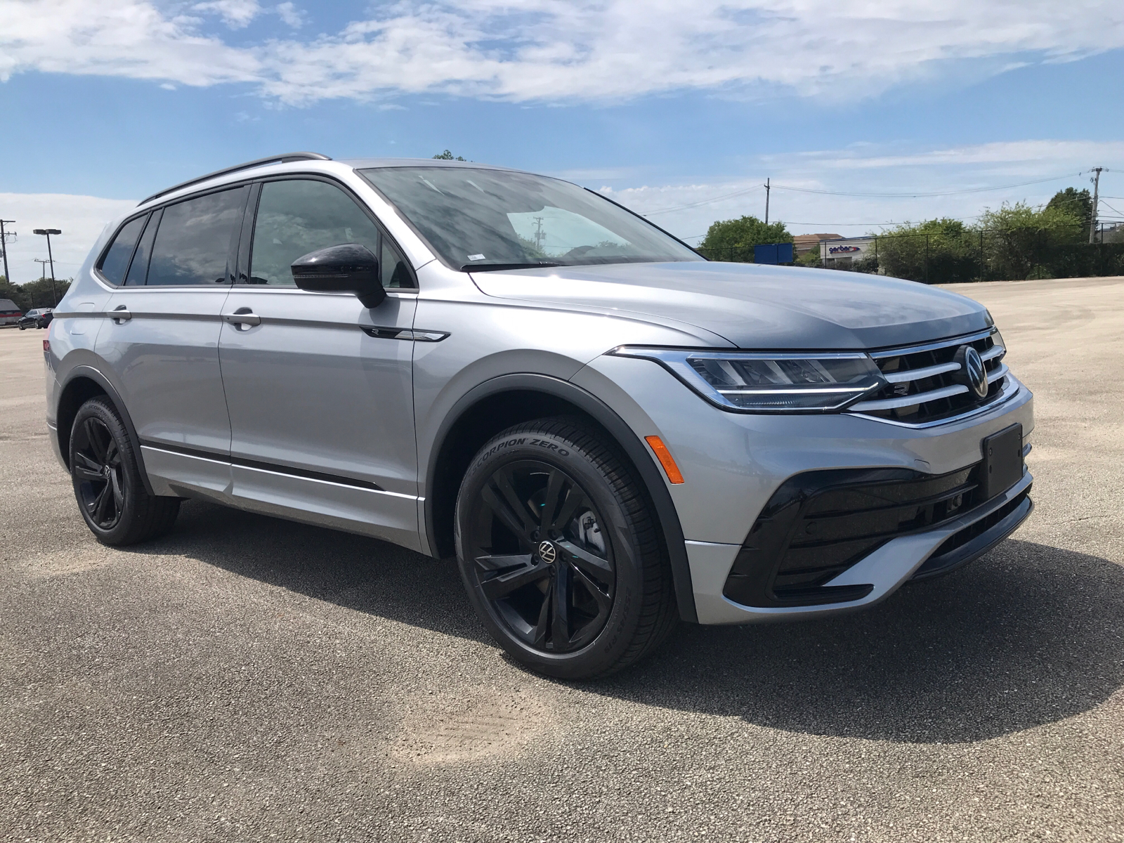 2024 Volkswagen Tiguan SE R-Line Black 1