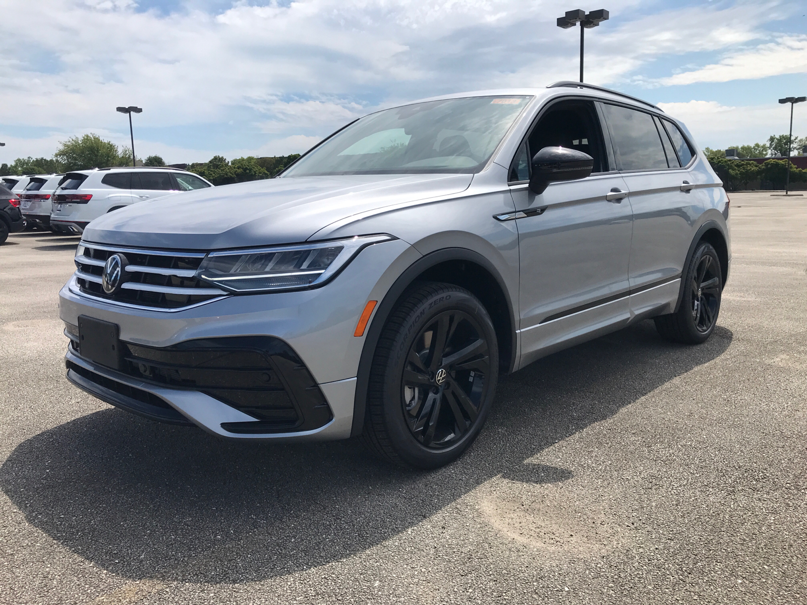 2024 Volkswagen Tiguan SE R-Line Black 5