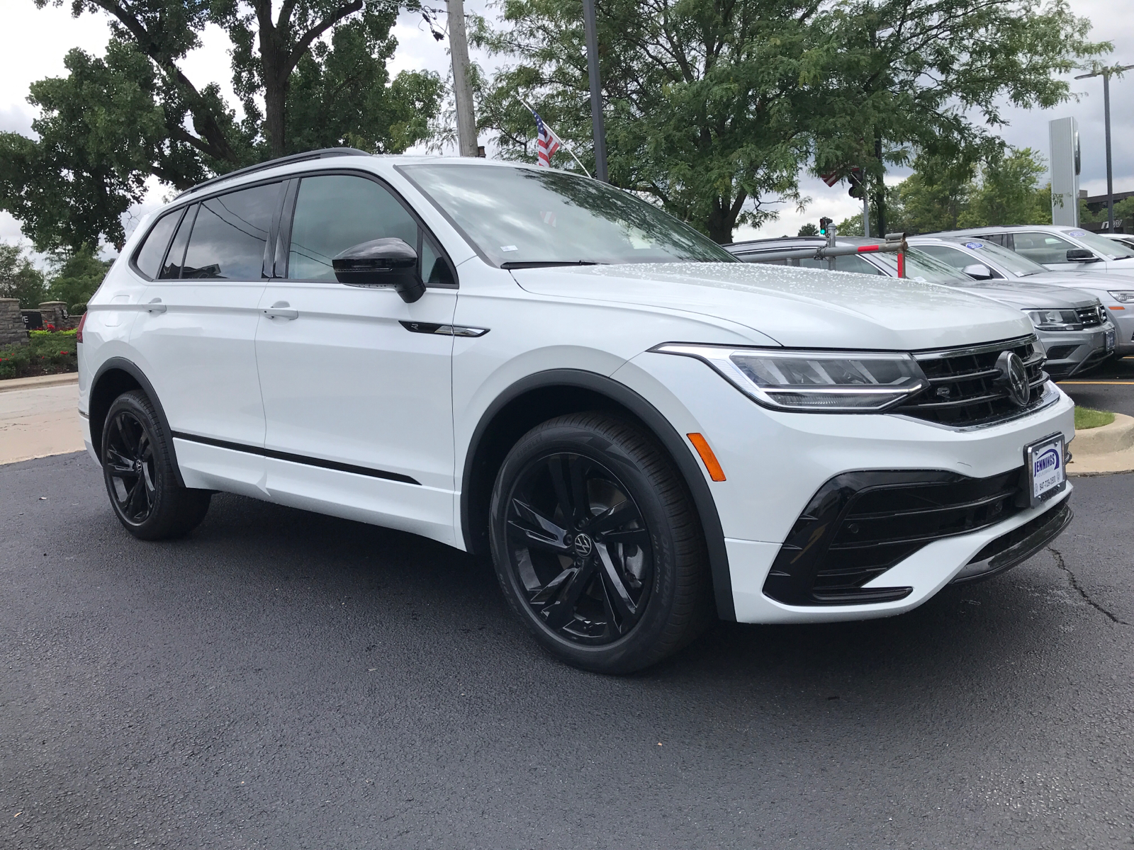 2024 Volkswagen Tiguan SE R-Line Black 1