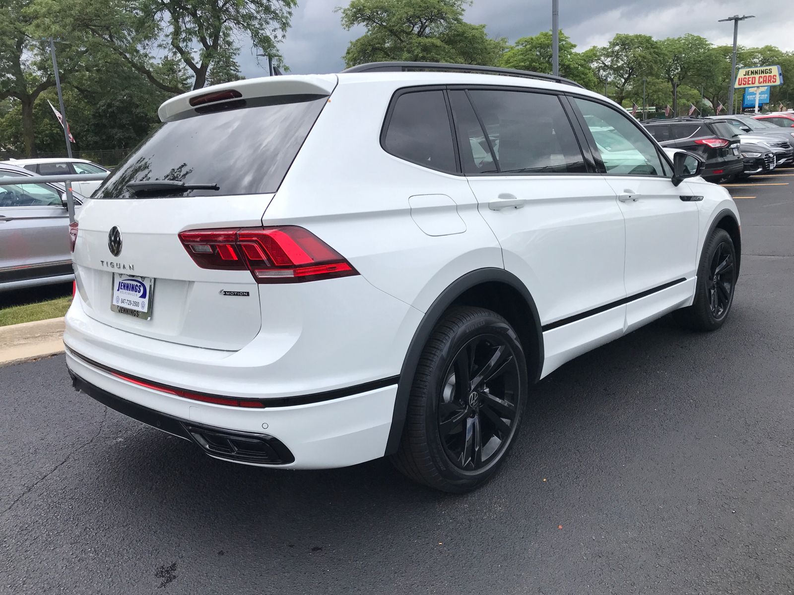 2024 Volkswagen Tiguan SE R-Line Black 3