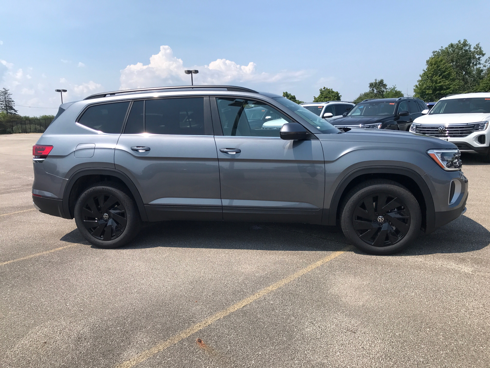 2024 Volkswagen Atlas 2.0T SE w/Technology 2