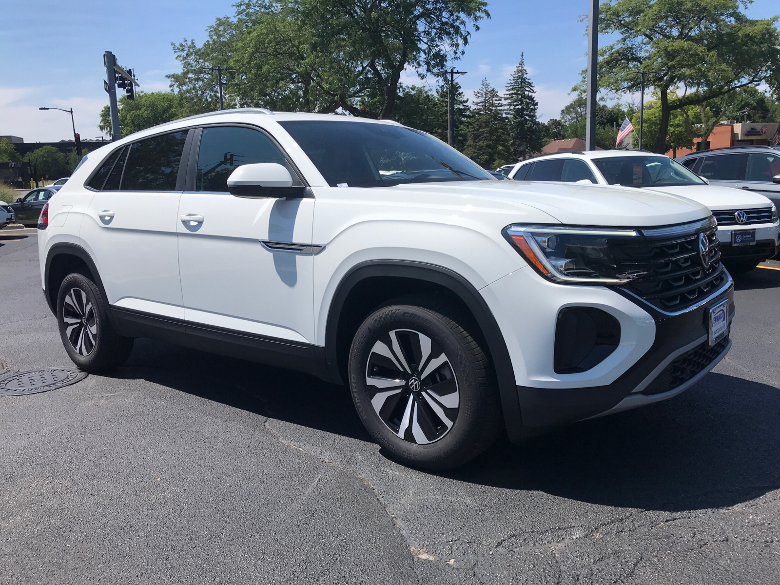 2024 Volkswagen Atlas Cross Sport 2.0T SE 1