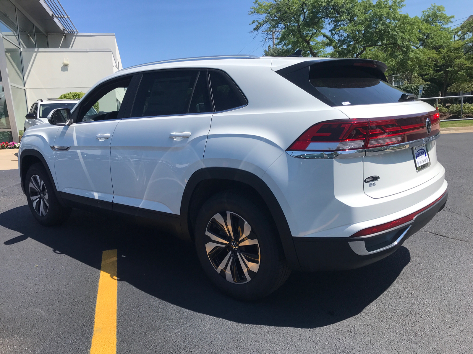 2024 Volkswagen Atlas Cross Sport 2.0T SE 4