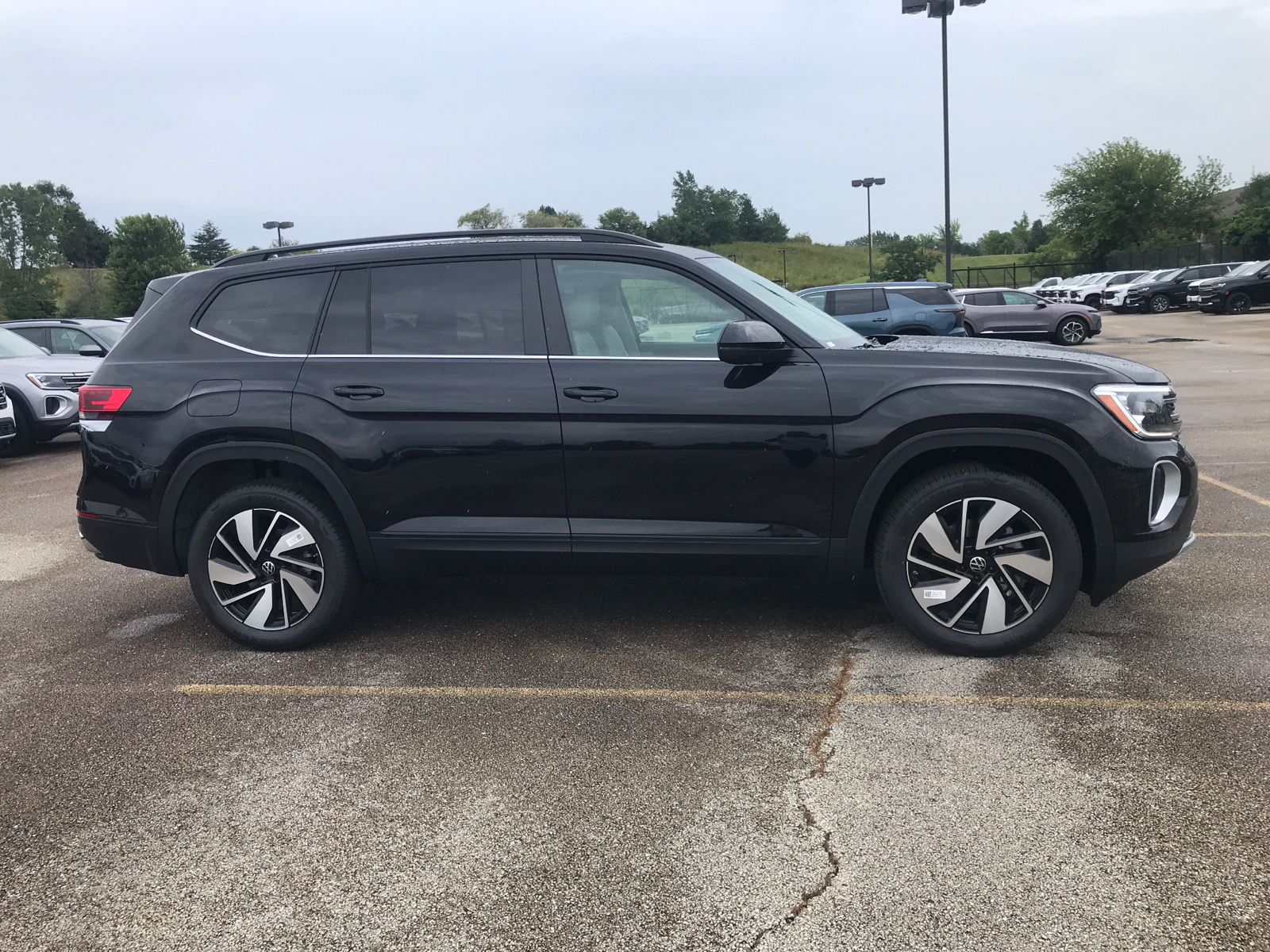 2024 Volkswagen Atlas 2.0T SE w/Technology 2