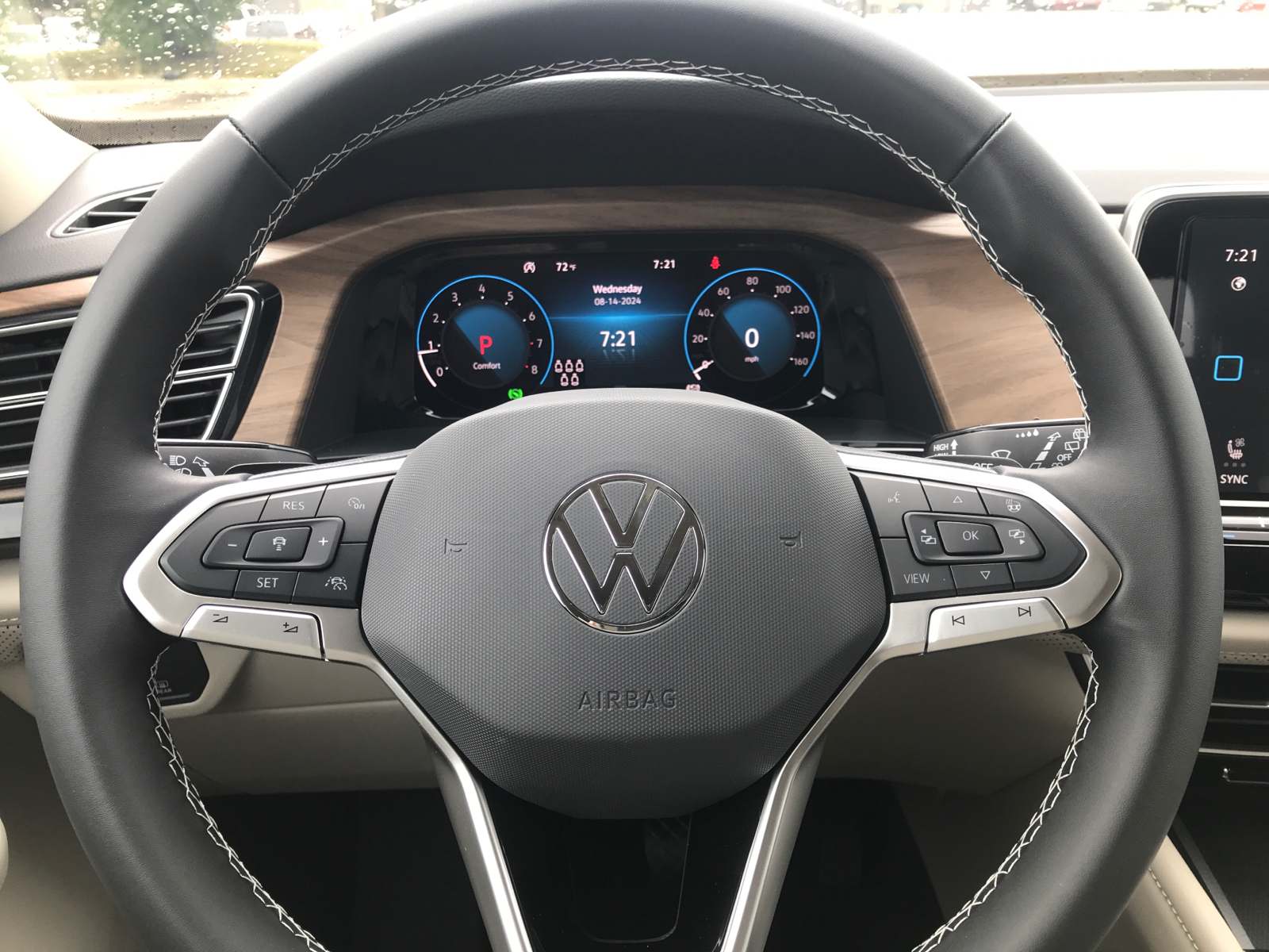 2024 Volkswagen Atlas 2.0T SE w/Technology 10