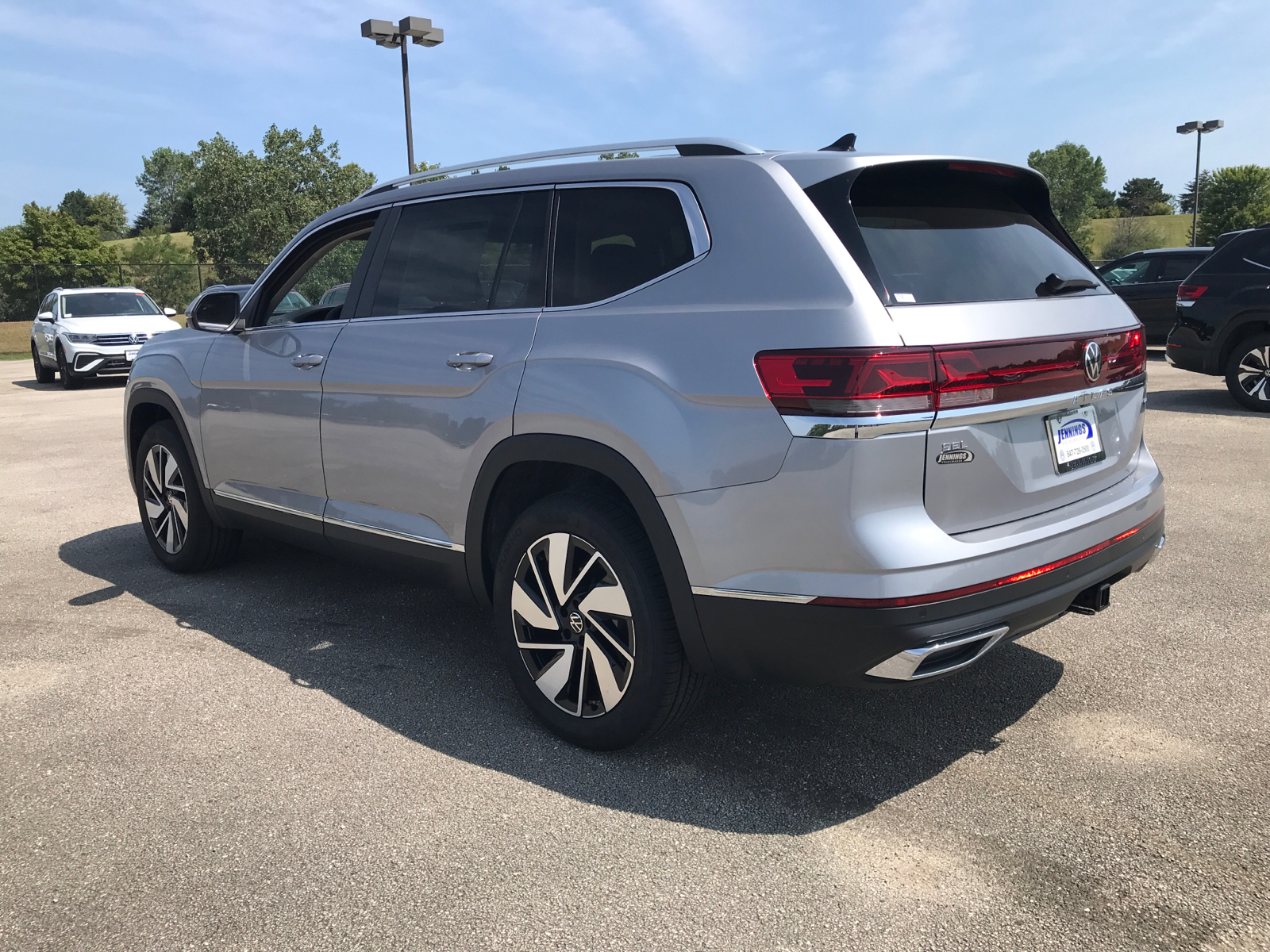 2024 Volkswagen Atlas 2.0T SEL 4