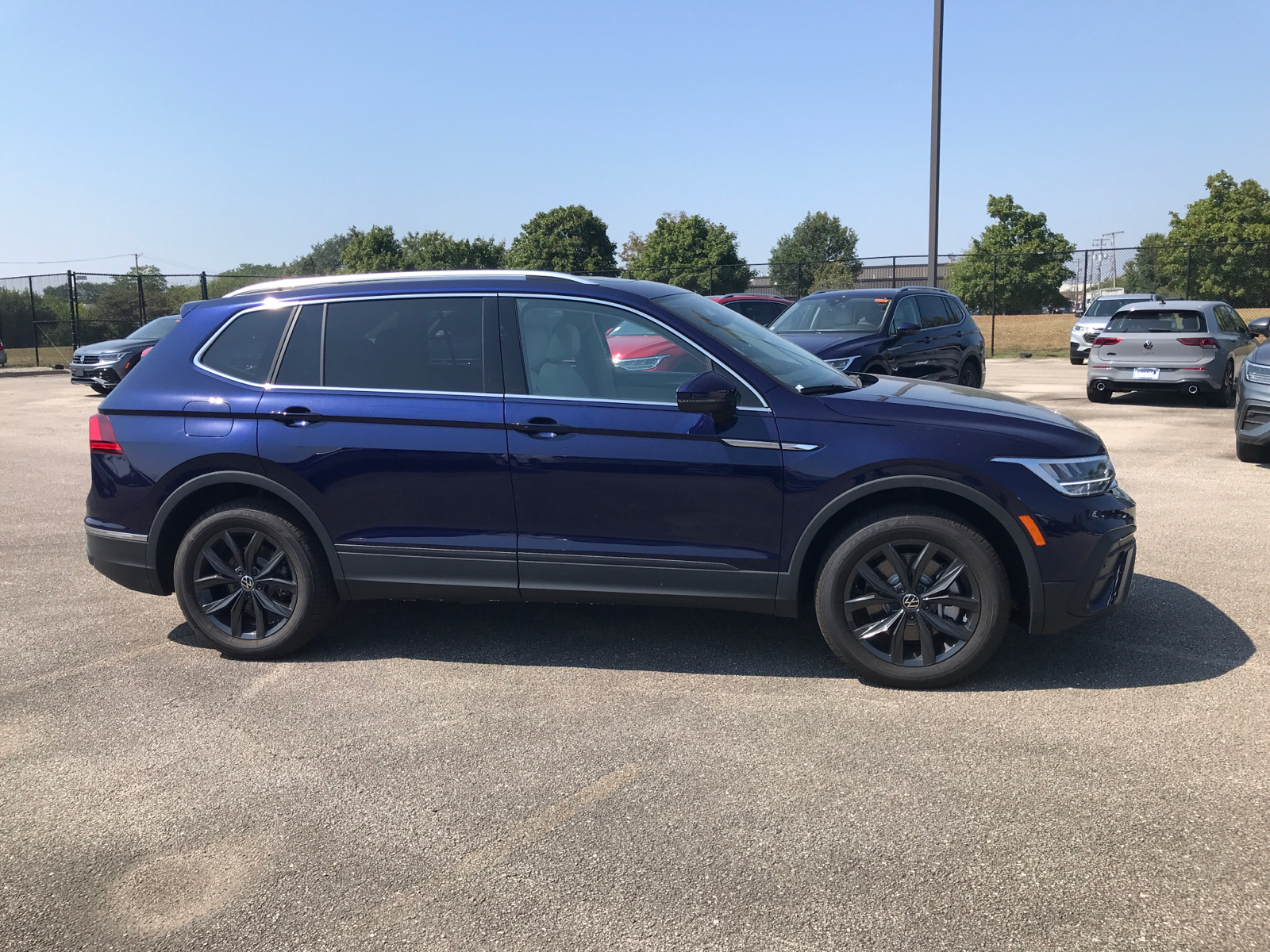 2024 Volkswagen Tiguan SE 2