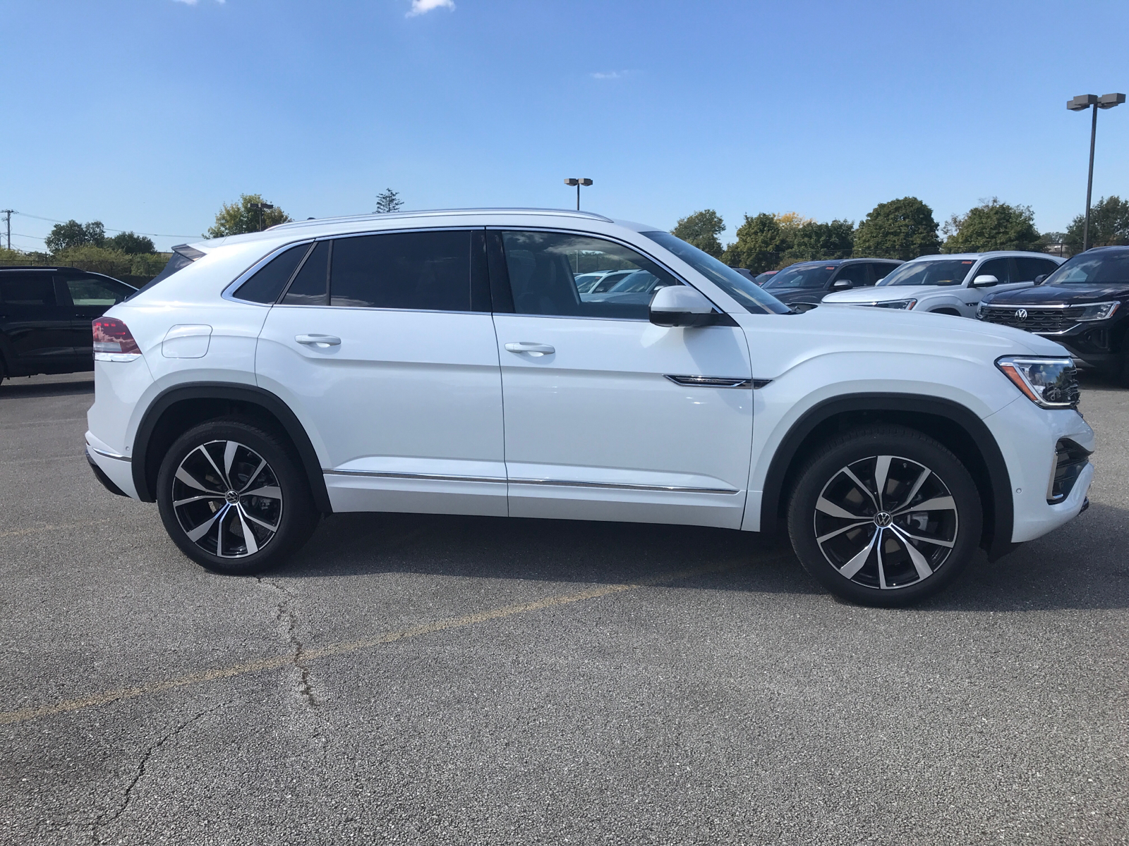 2024 Volkswagen Atlas Cross Sport 2.0T SEL Premium R-Line 2