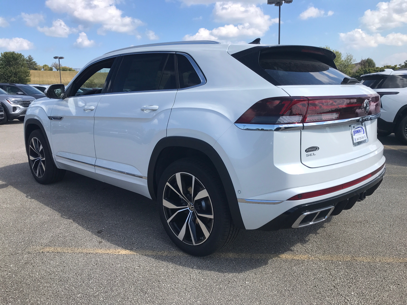 2024 Volkswagen Atlas Cross Sport 2.0T SEL Premium R-Line 4