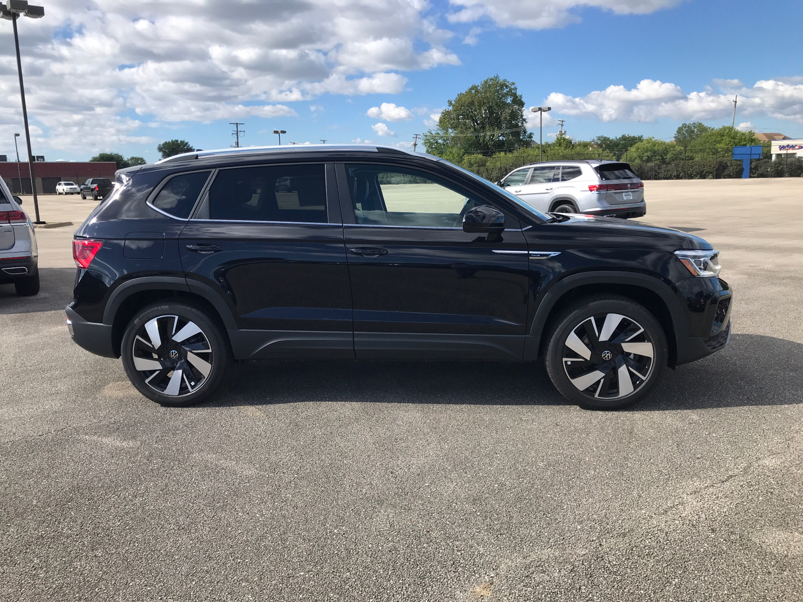 2024 Volkswagen Taos SEL 2