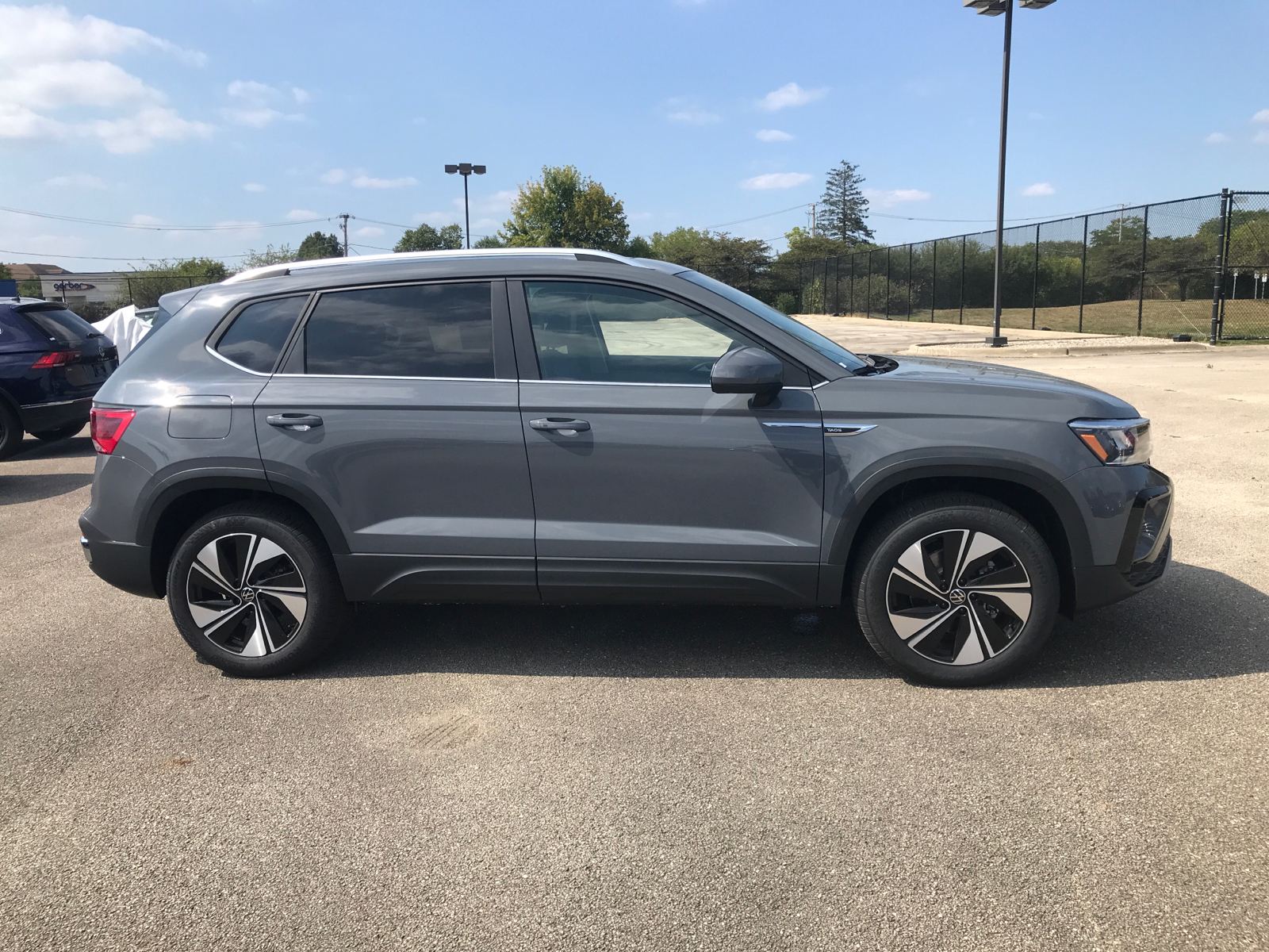 2024 Volkswagen Taos SE 2