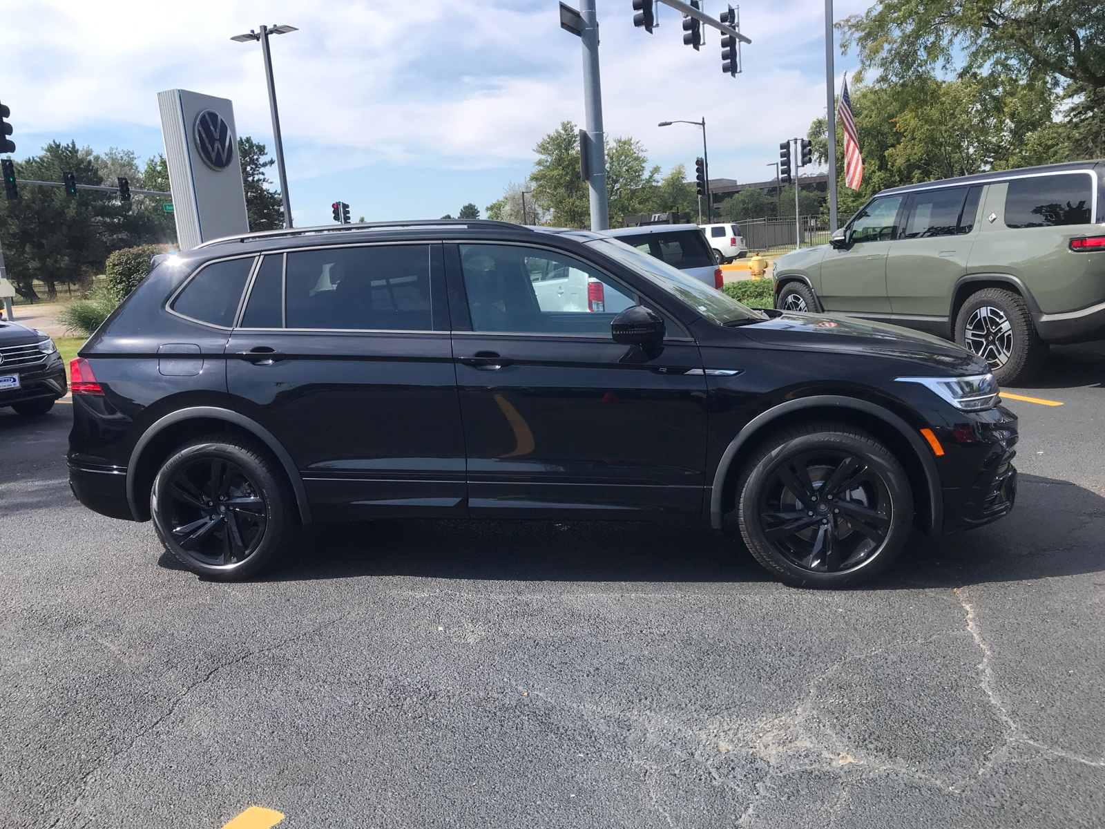 2024 Volkswagen Tiguan SE R-Line Black 2