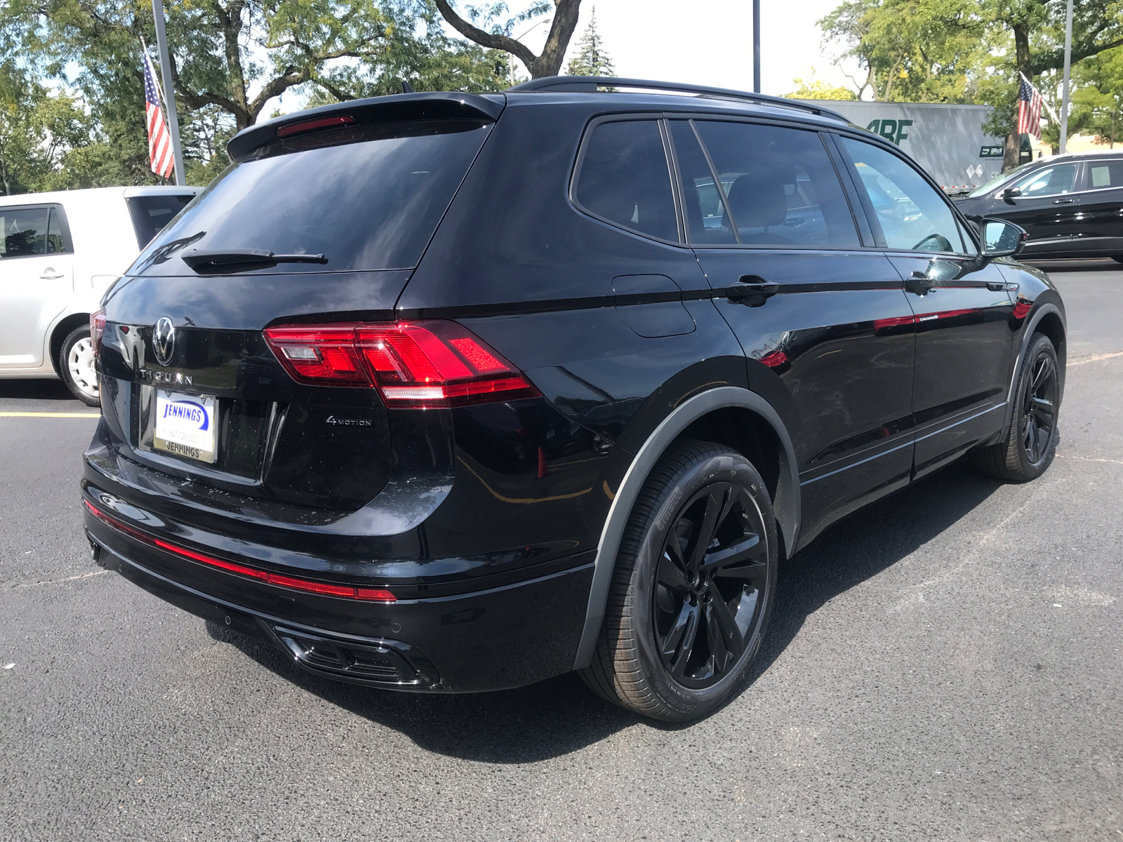 2024 Volkswagen Tiguan SE R-Line Black 3