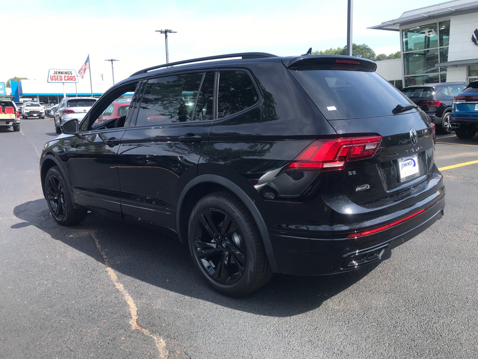 2024 Volkswagen Tiguan SE R-Line Black 4