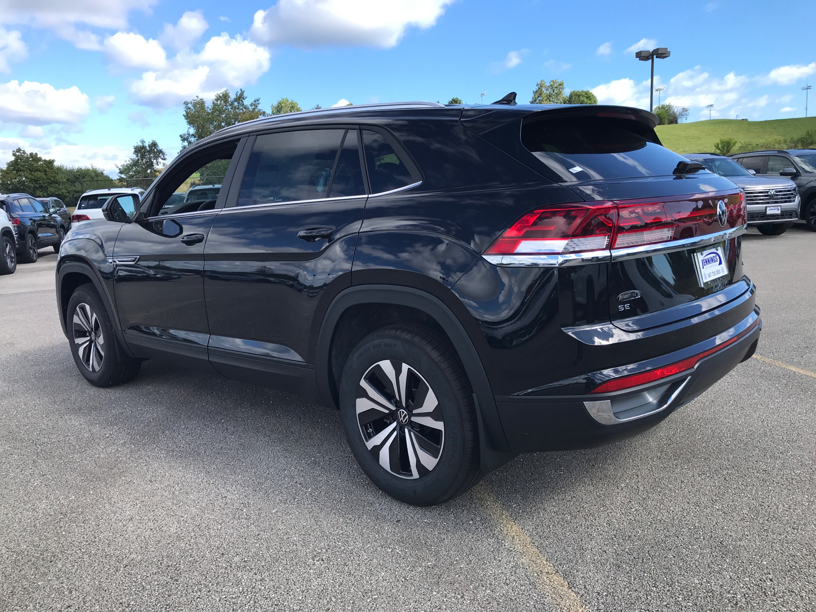 2024 Volkswagen Atlas Cross Sport 2.0T SE 4