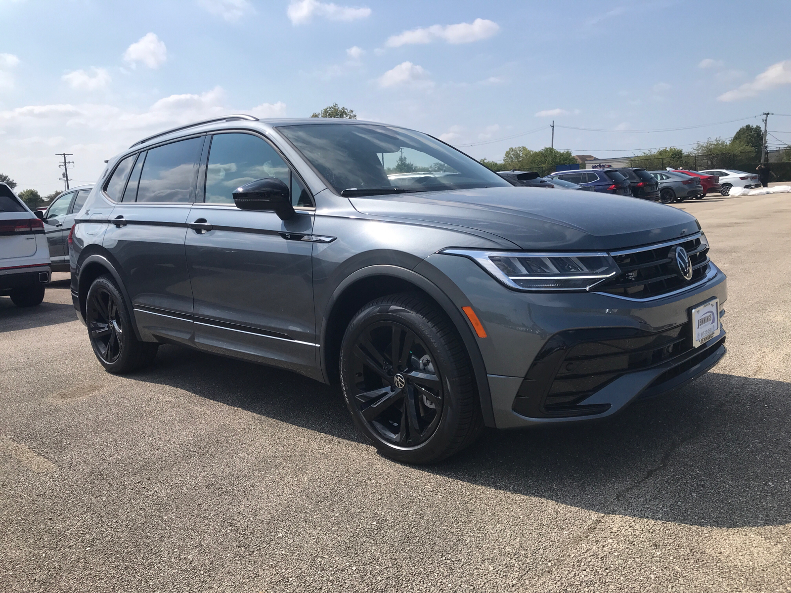 2024 Volkswagen Tiguan SE R-Line Black 1