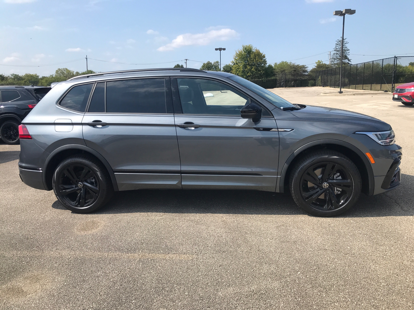 2024 Volkswagen Tiguan SE R-Line Black 2