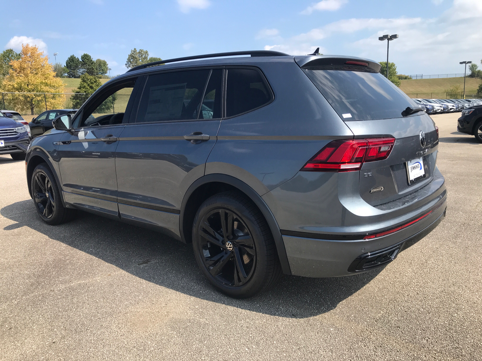 2024 Volkswagen Tiguan SE R-Line Black 4