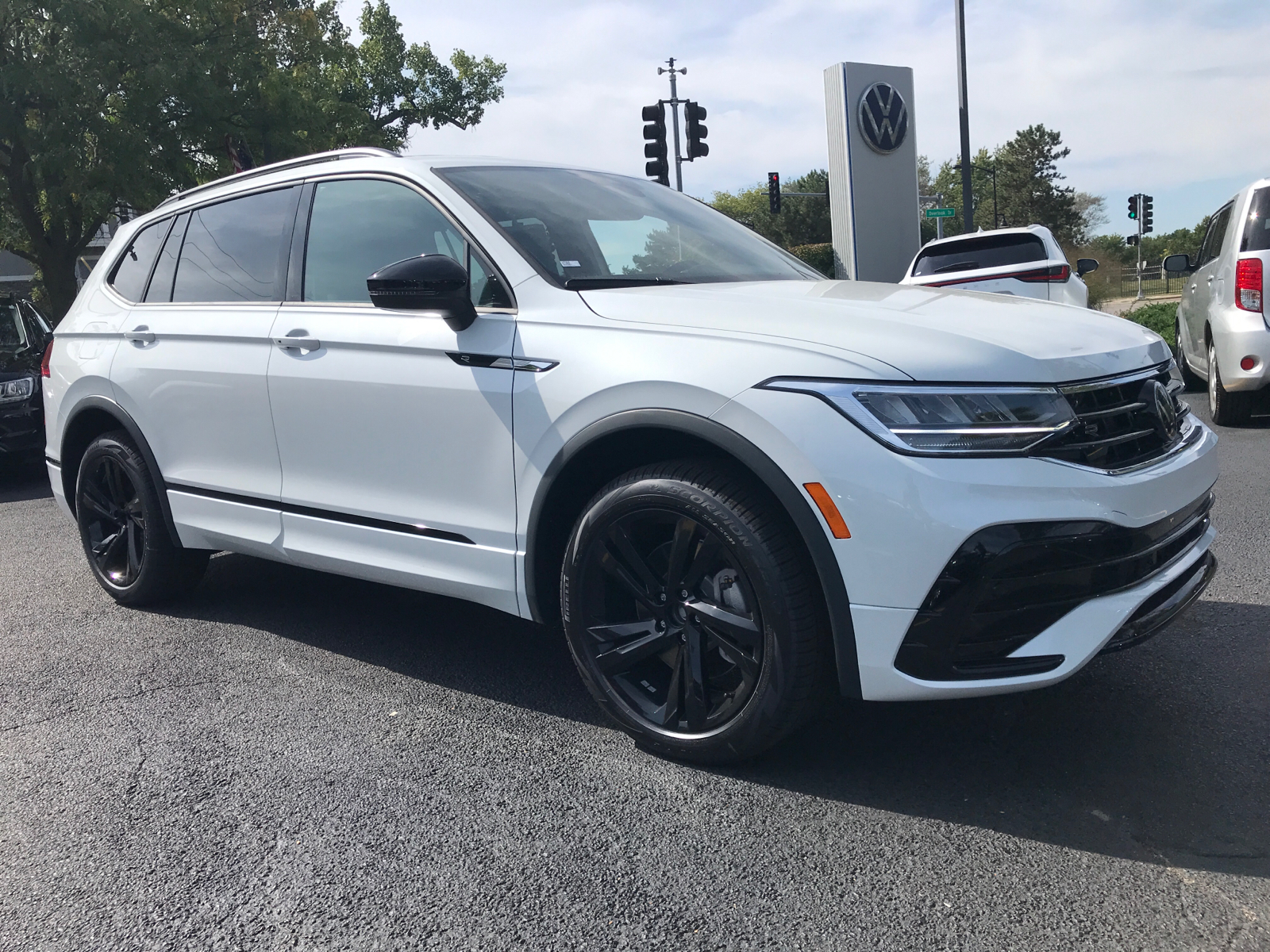 2024 Volkswagen Tiguan SE R-Line Black 1