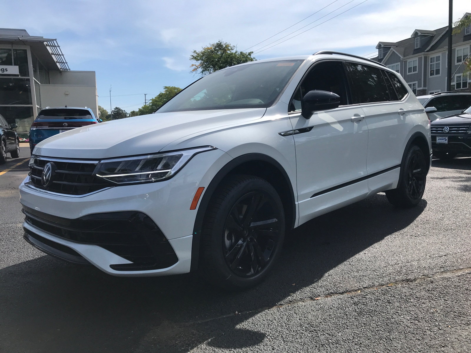 2024 Volkswagen Tiguan SE R-Line Black 5