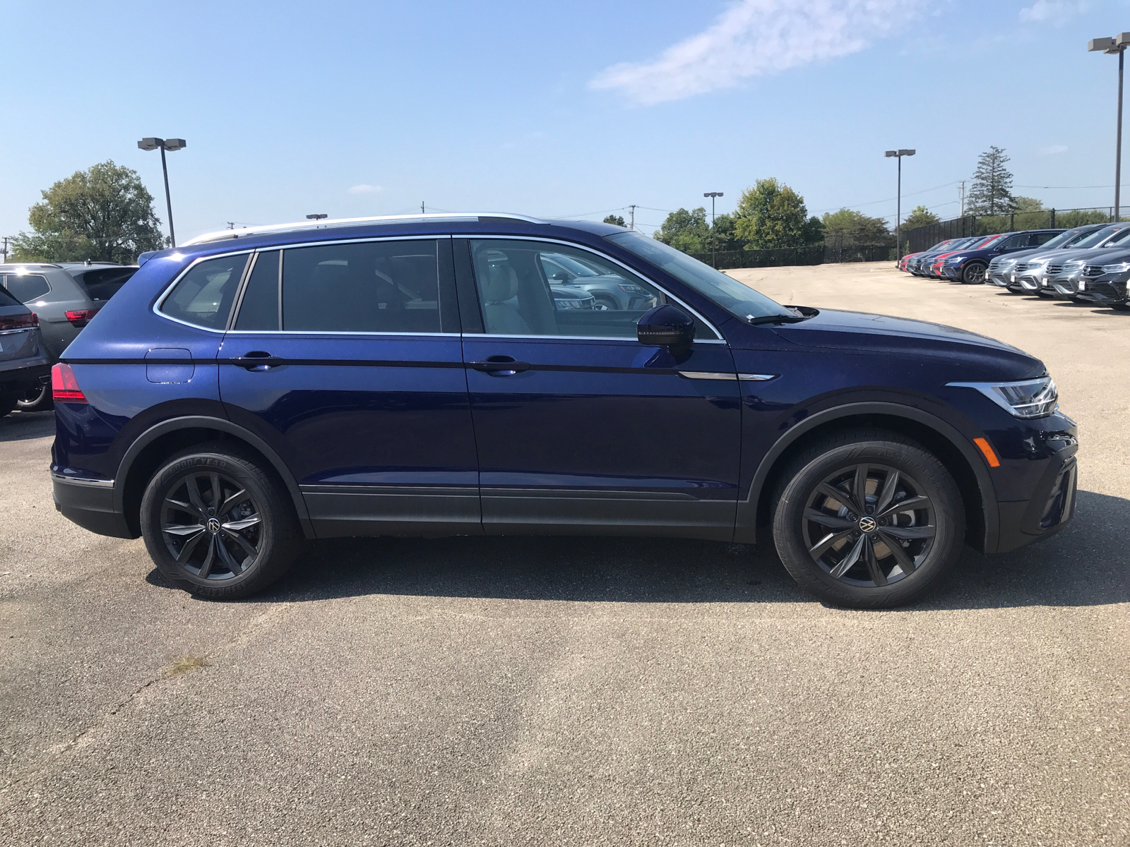 2024 Volkswagen Tiguan SE 2