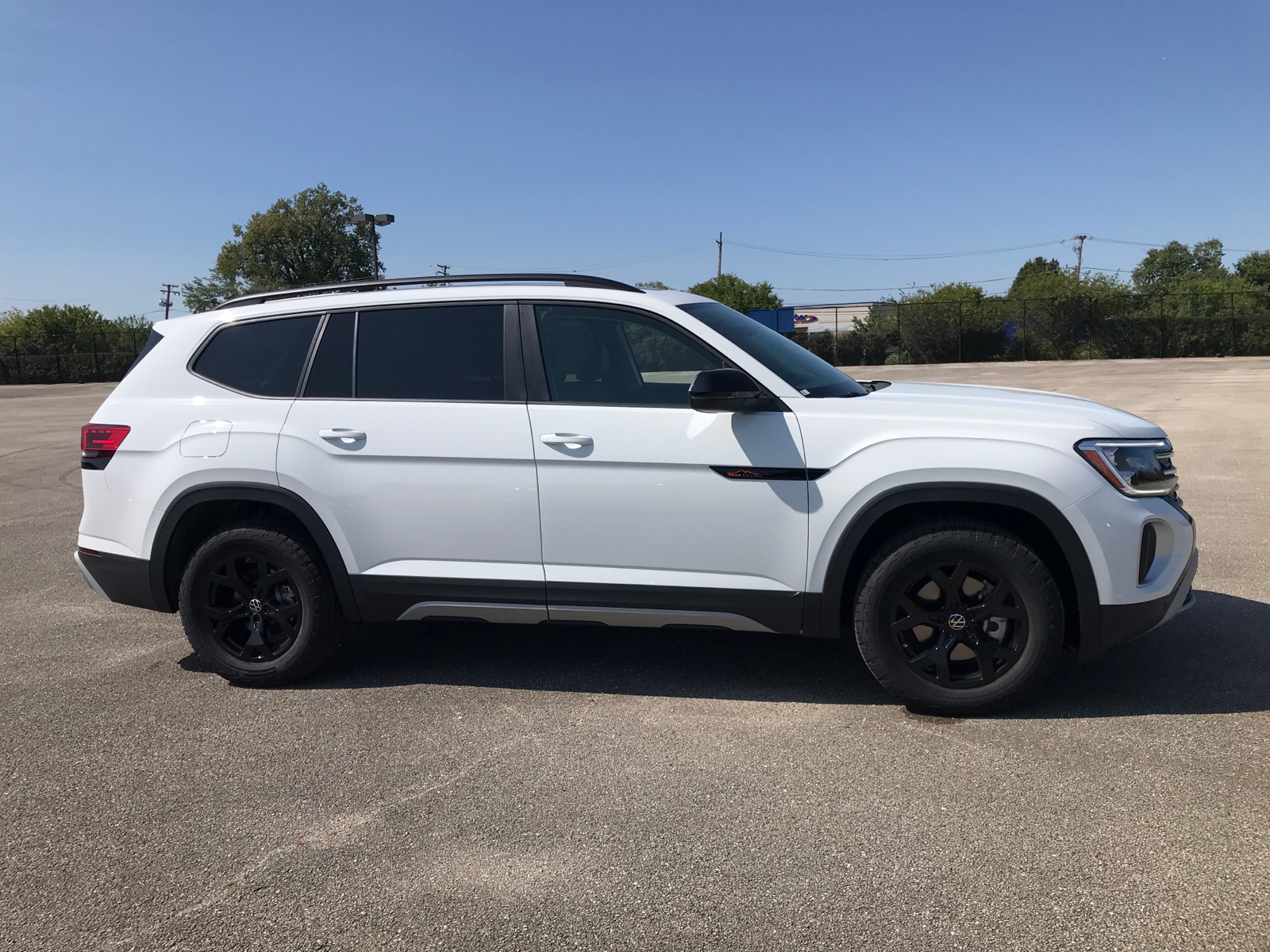 2024 Volkswagen Atlas 2.0T Peak Edition SE w/Technology 2