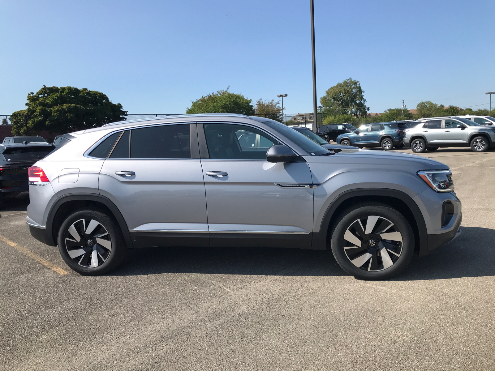 2024 Volkswagen Atlas Cross Sport 2.0T SEL 2