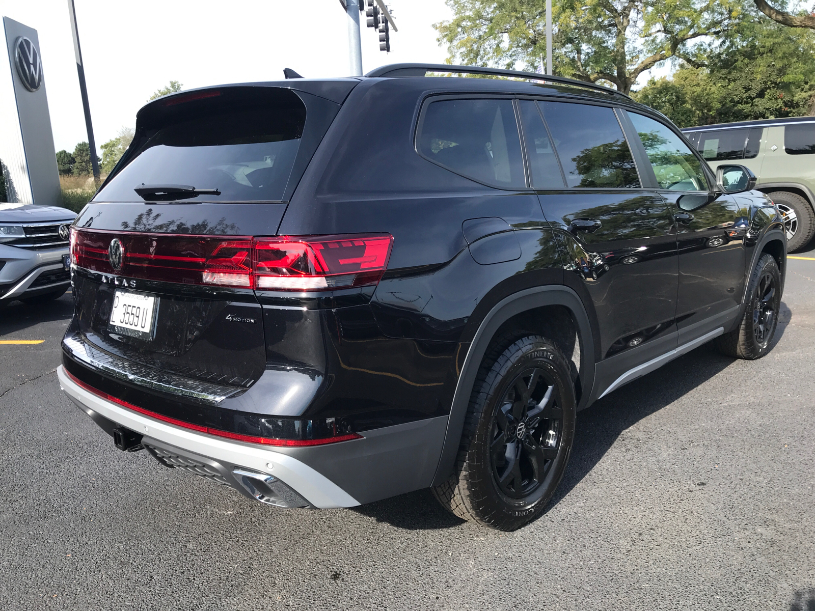 2024 Volkswagen Atlas 2.0T Peak Edition SEL 3