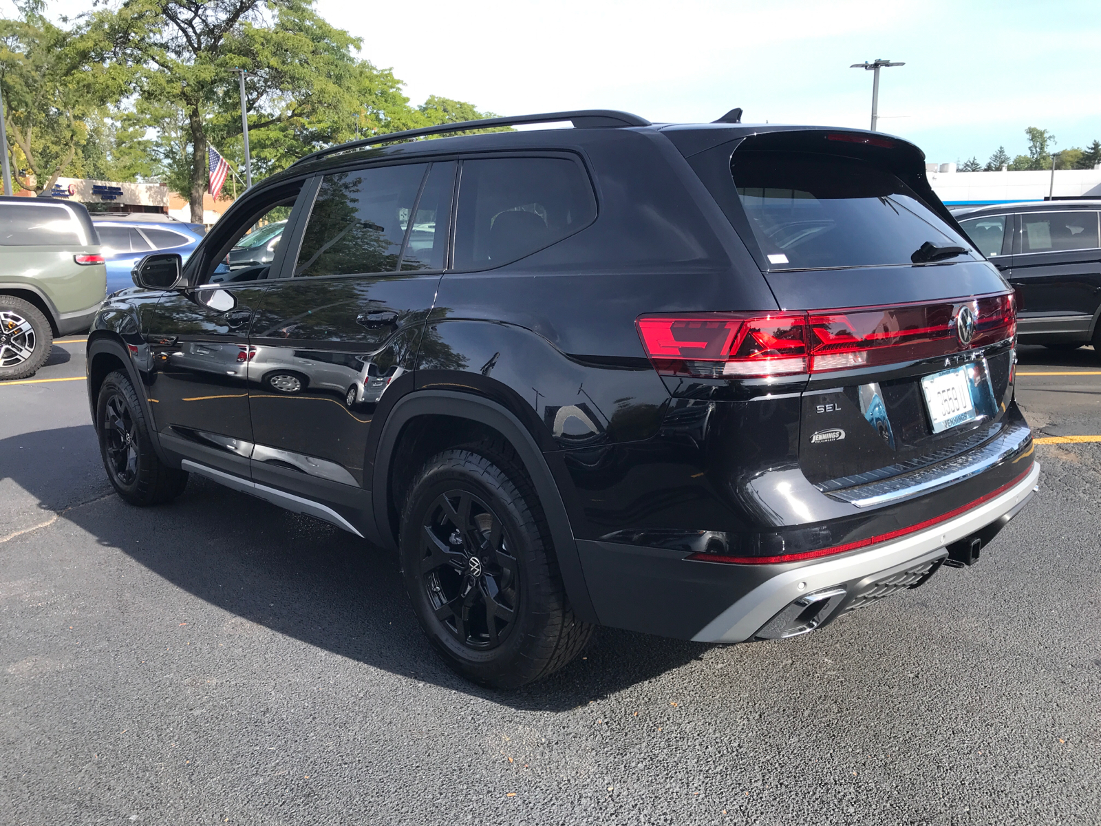 2024 Volkswagen Atlas 2.0T Peak Edition SEL 4