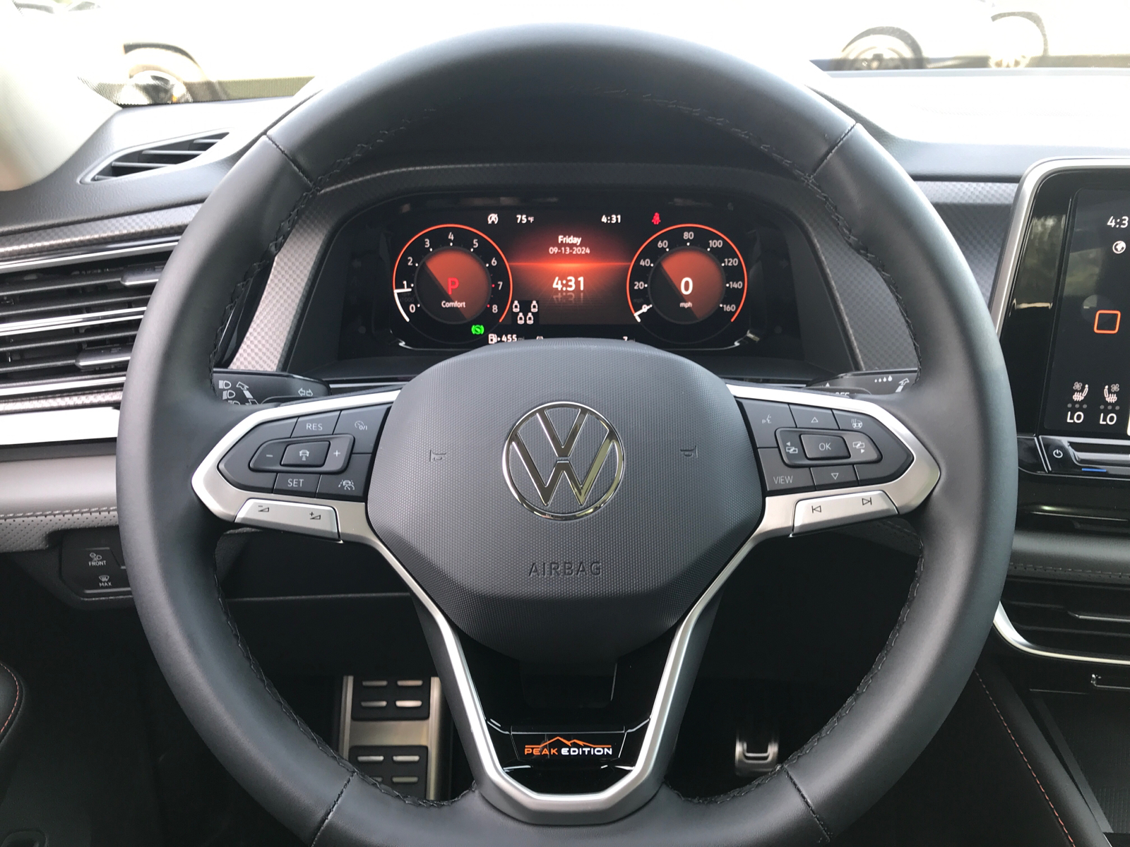 2024 Volkswagen Atlas 2.0T Peak Edition SEL 10